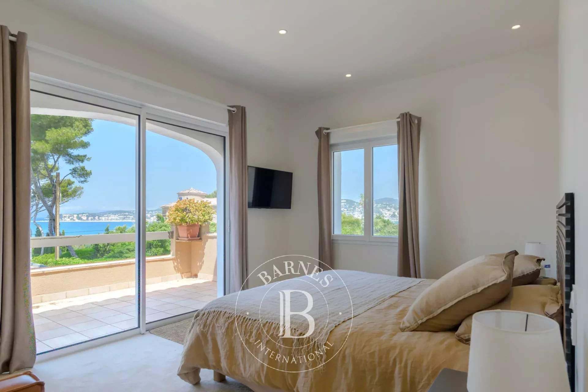 Sanary-sur-Mer  - Villa 7 Pi&egrave;ces 5 Chambres - picture 14