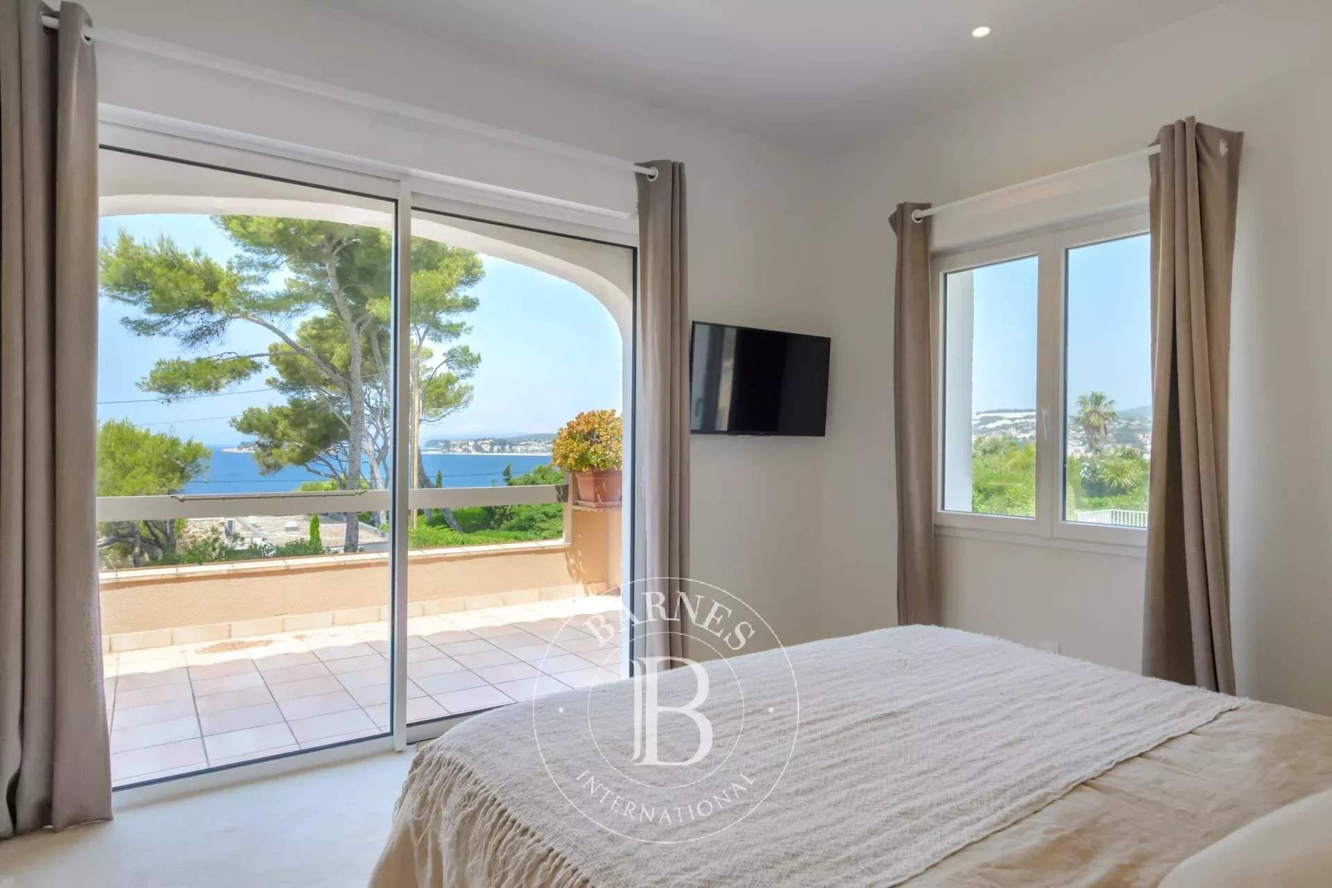 Sanary-sur-Mer  - Villa 7 Pi&egrave;ces 5 Chambres - picture 15