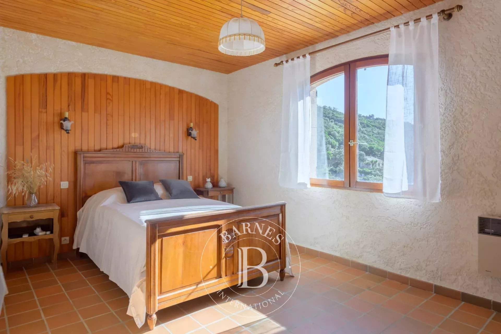Le Lavandou  - Maison 8 Pièces 6 Chambres - picture 14