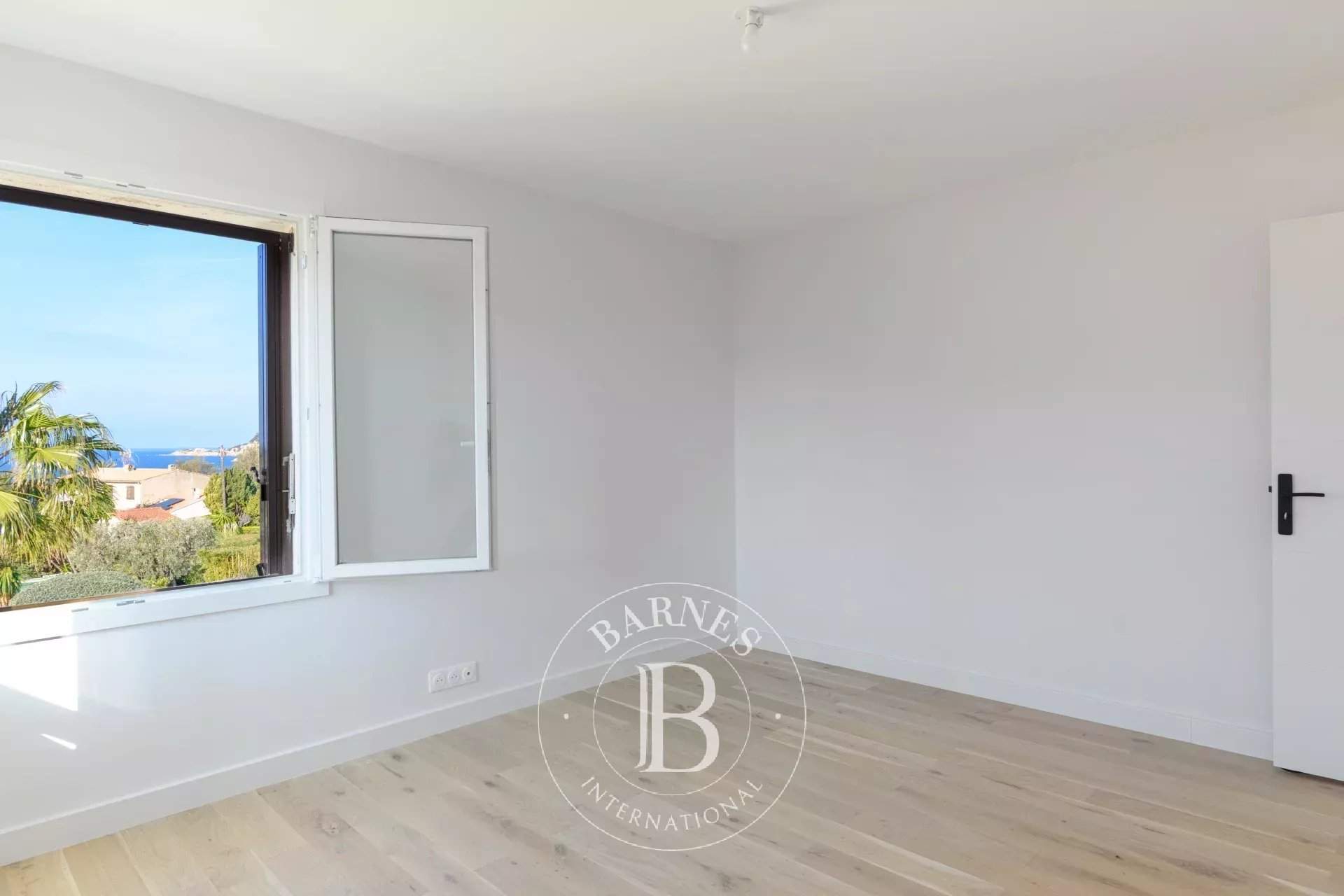 Sanary-sur-Mer  - Appartement 5 Pi&egrave;ces 4 Chambres - picture 6