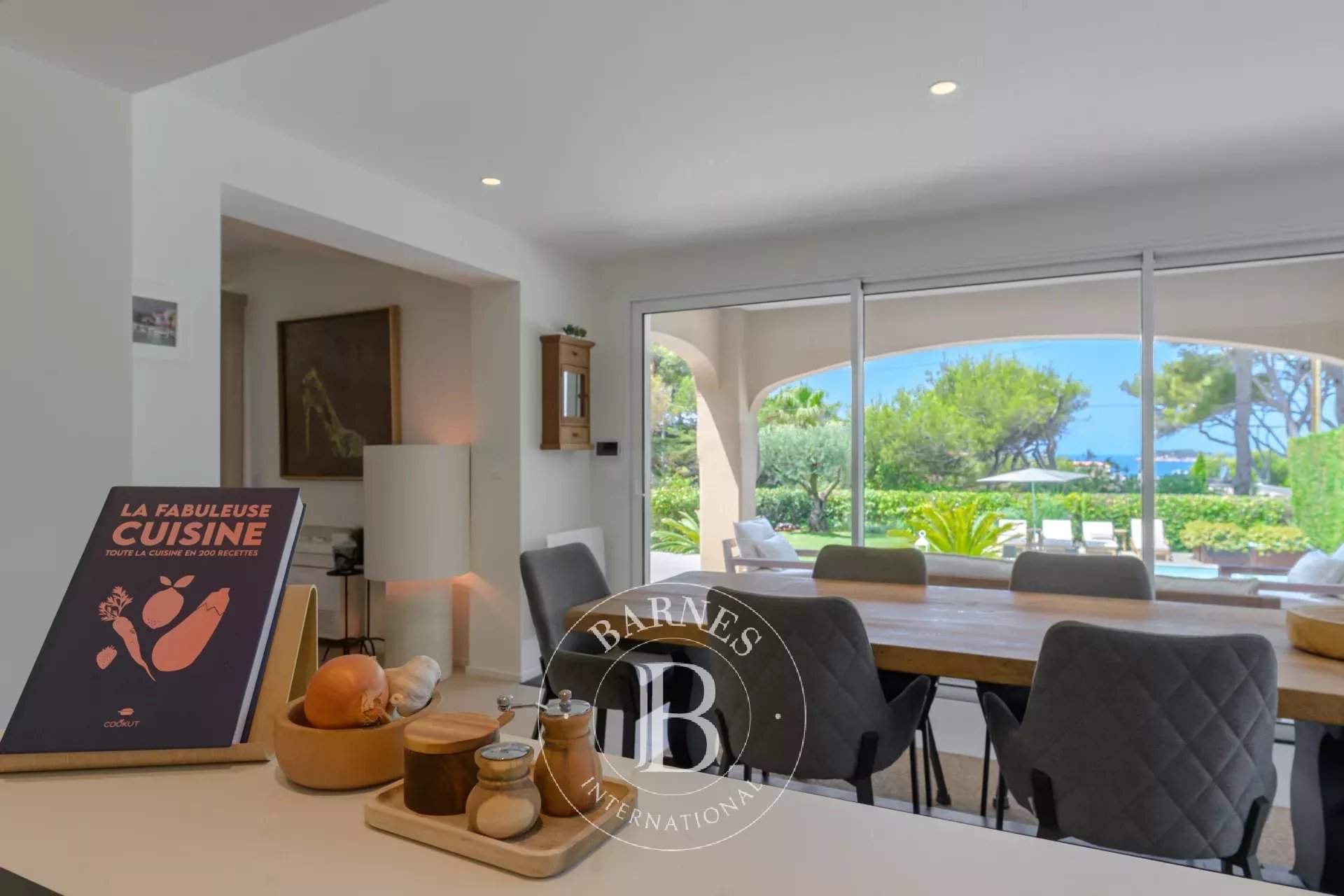 Sanary-sur-Mer  - Villa 7 Pi&egrave;ces 5 Chambres - picture 12