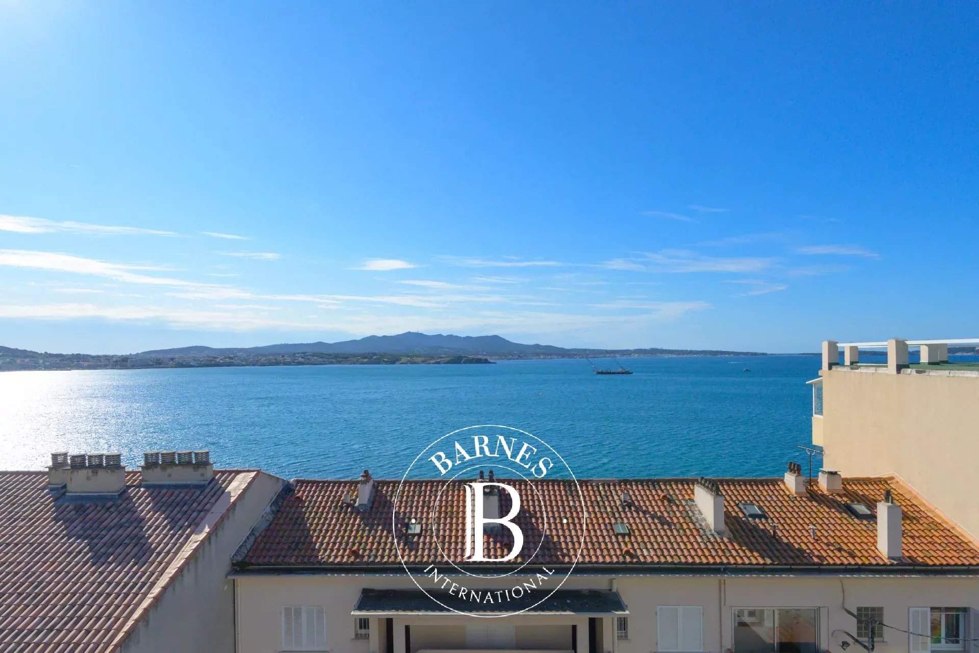 Sanary-sur-Mer  - House 5 Bedrooms - picture 1