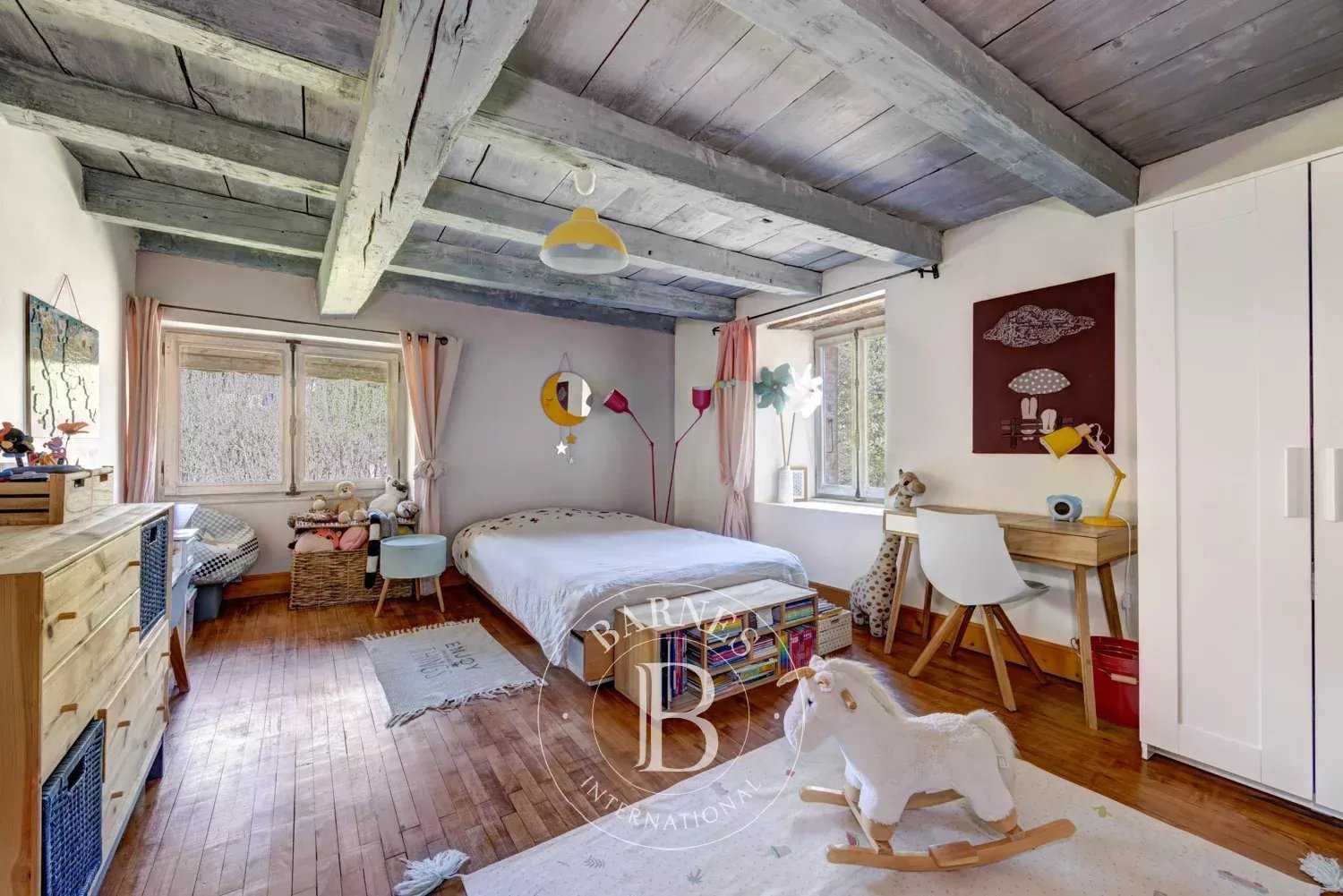 Cuvat  - Maison 7 Pi&egrave;ces 6 Chambres