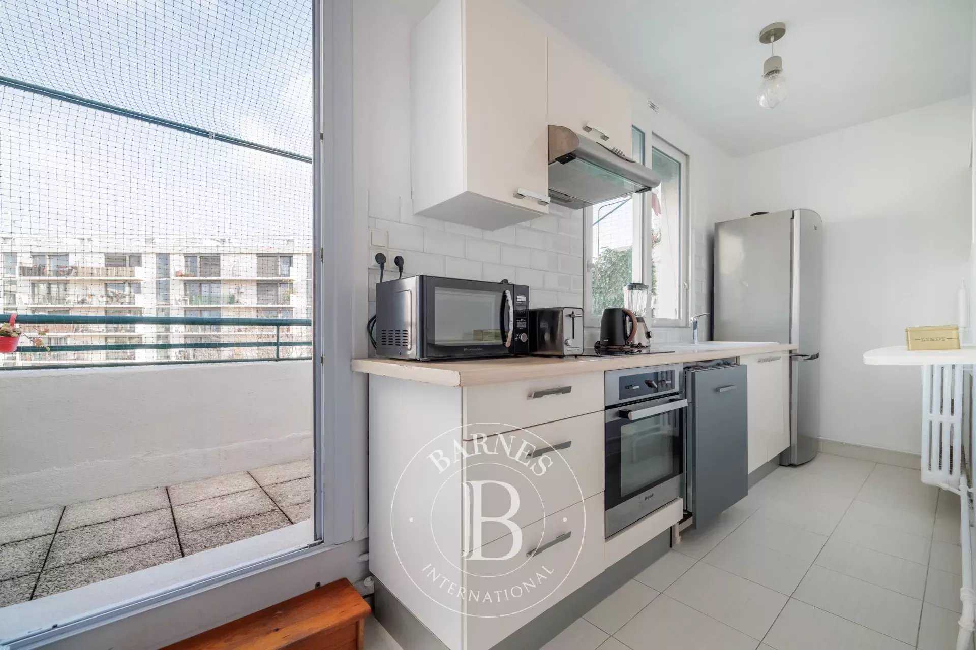 Paris  - Appartement 2 Pièces, 1 Chambre