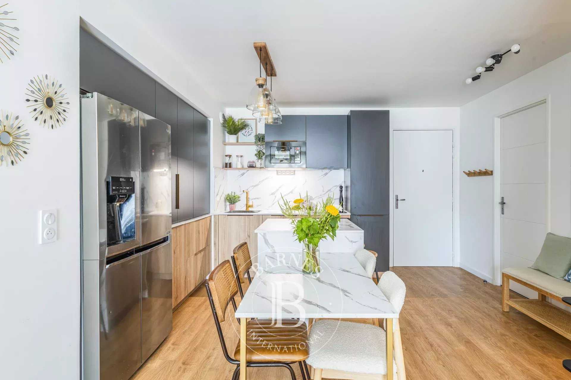 Saint-Ouen-sur-Seine  - Apartment 3 Bedrooms