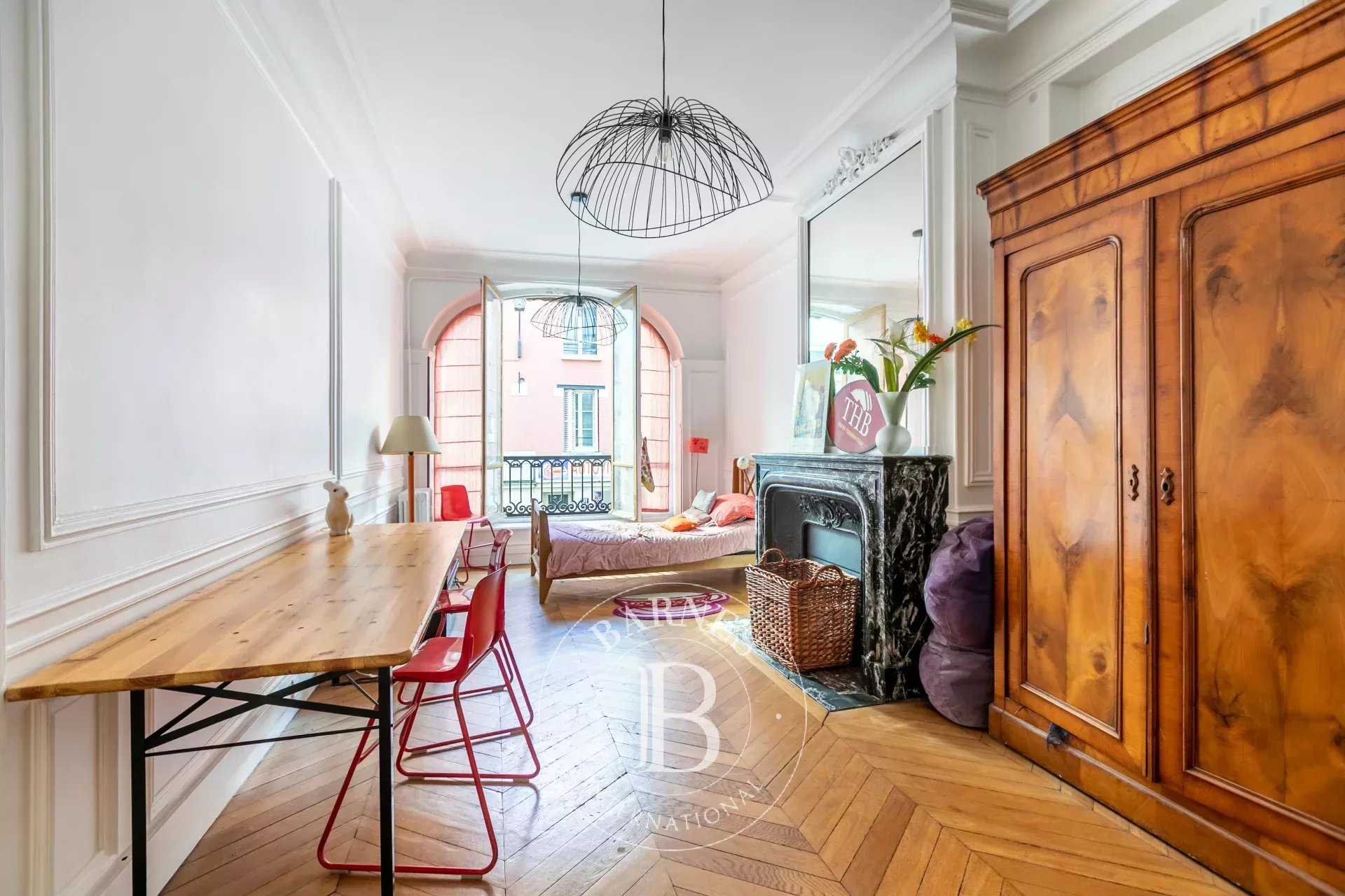 Paris  - Appartement 9 Pièces