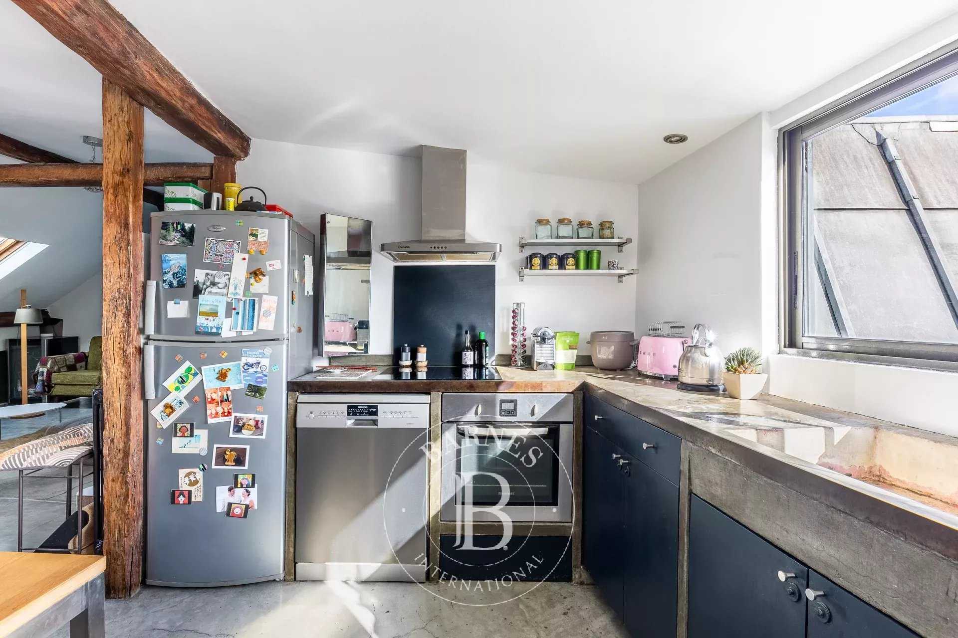 Paris  - Appartement 4 Pièces 2 Chambres