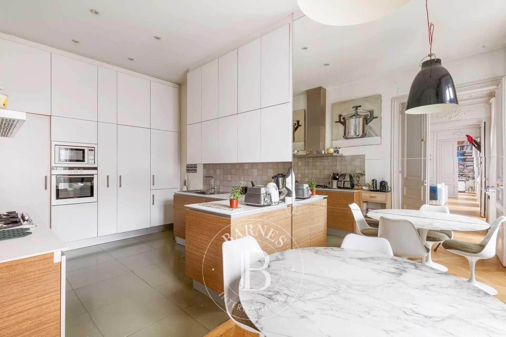 Paris  - Appartement 5 Pi&egrave;ces 4 Chambres