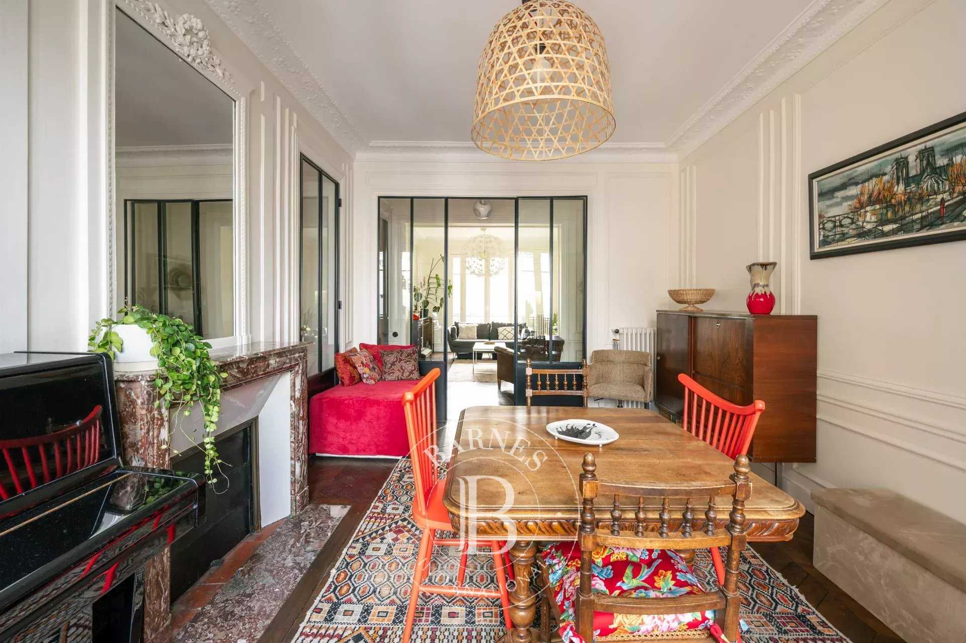 Paris  - Appartement 4 Pi&egrave;ces 2 Chambres