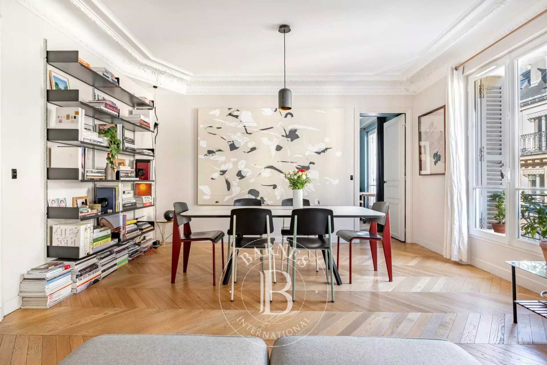 Paris  - Appartement 4 Pi&egrave;ces 2 Chambres