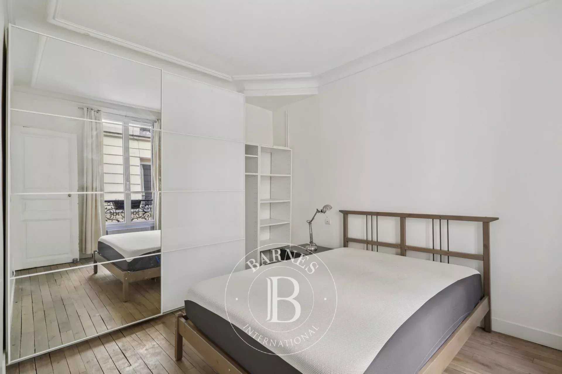 Paris  - Appartement 2 Pièces, 1 Chambre
