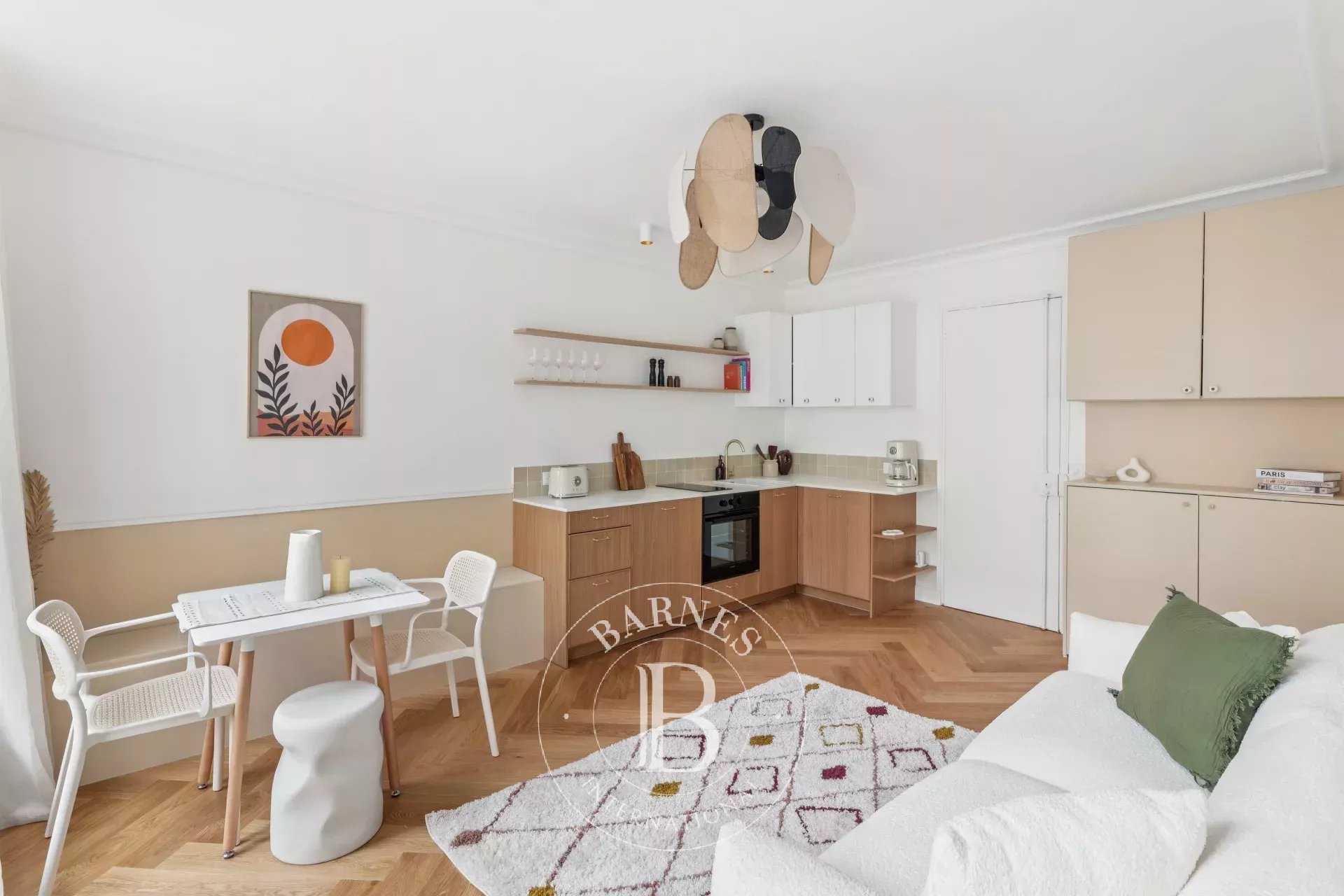 Paris  - Appartement 2 Pièces, 1 Chambre