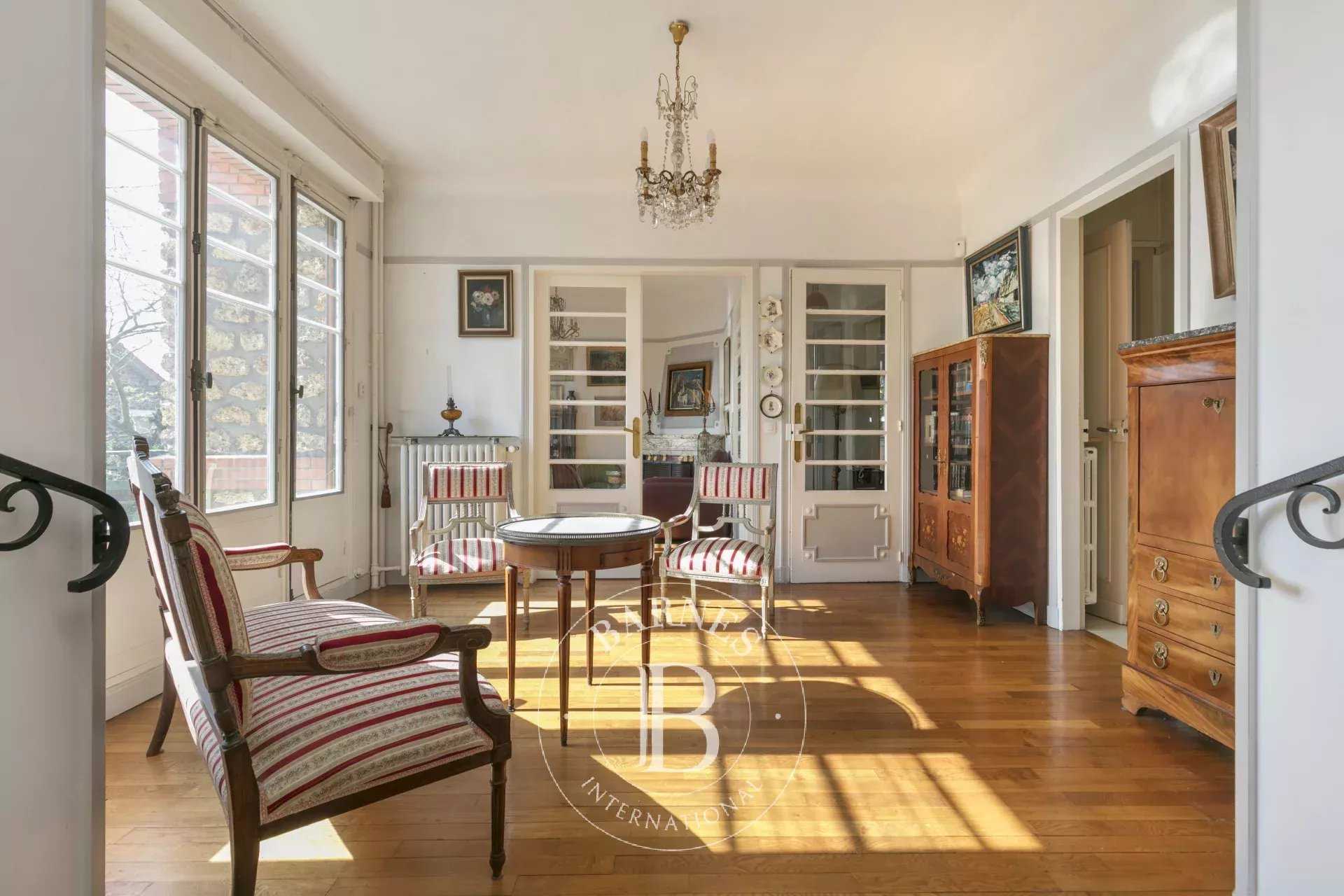 Montreuil  - Maison 5 Pièces 4 Chambres