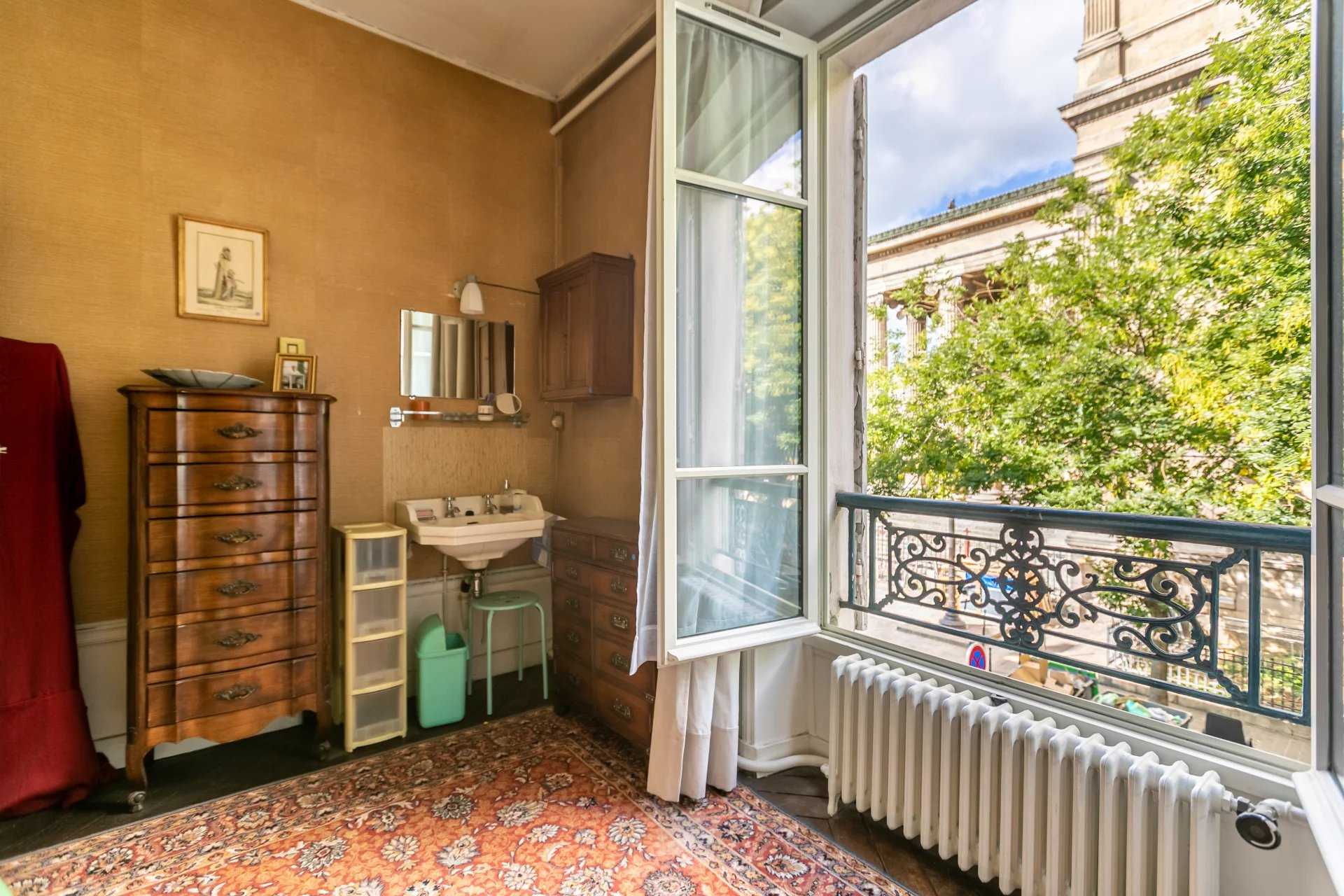 Paris  - Appartement 8 Pièces