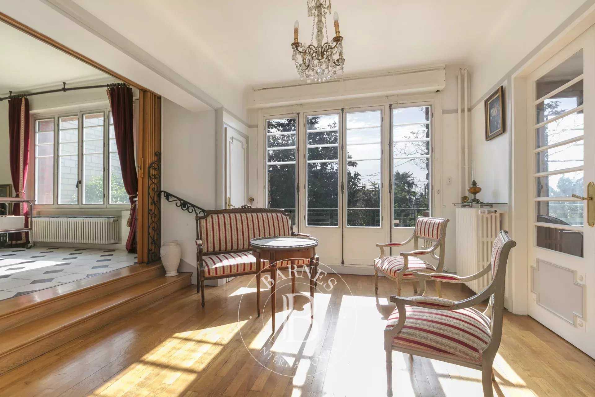 Montreuil  - Maison 5 Pièces 4 Chambres