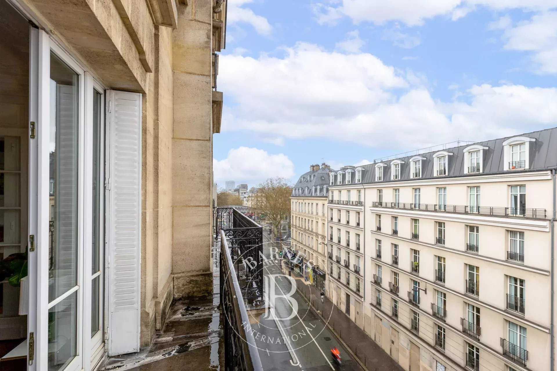 Paris  - Appartement 5 Pi&egrave;ces 3 Chambres