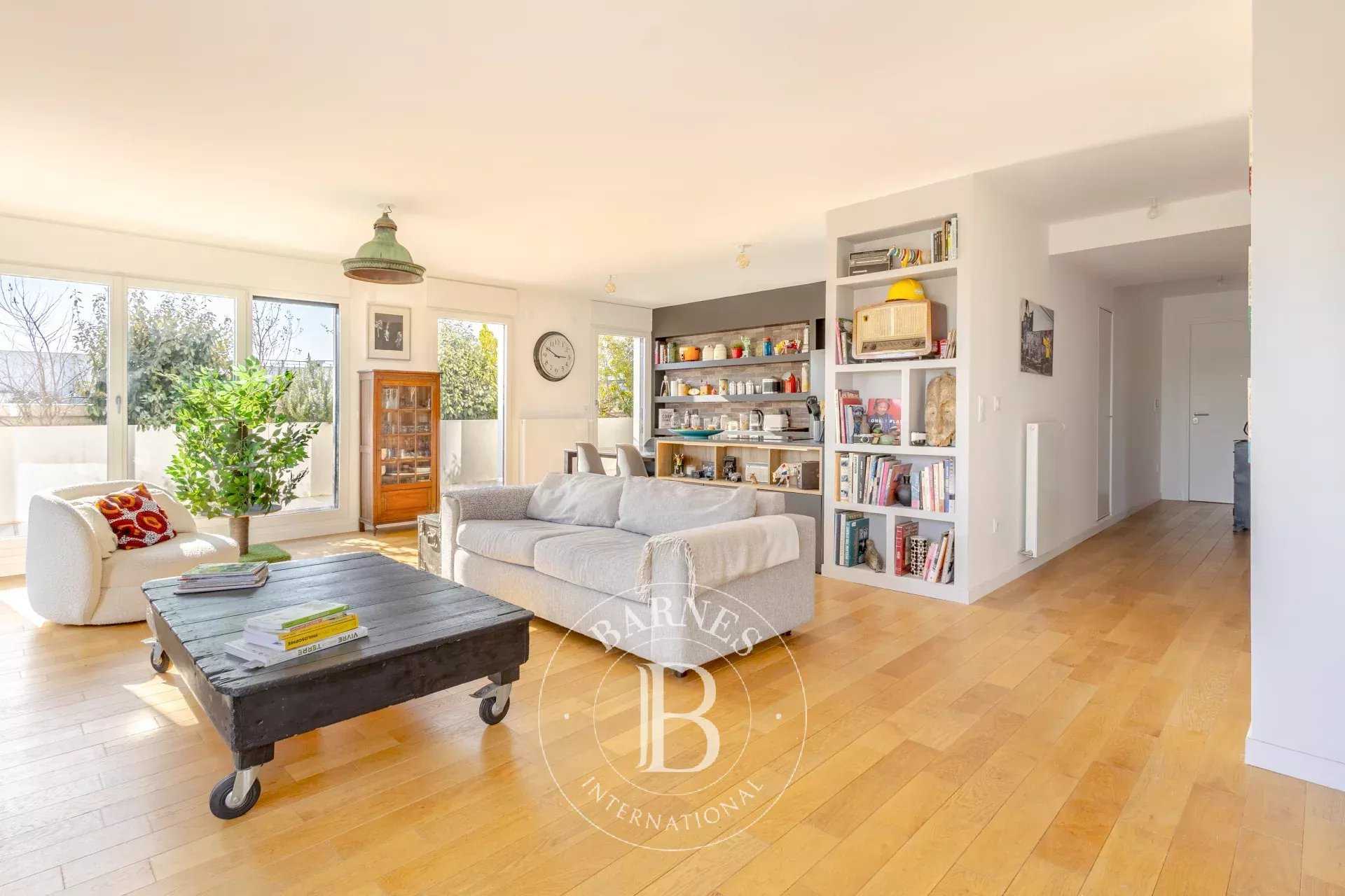 Saint-Ouen-sur-Seine  - Appartement 6 Pi&egrave;ces 4 Chambres