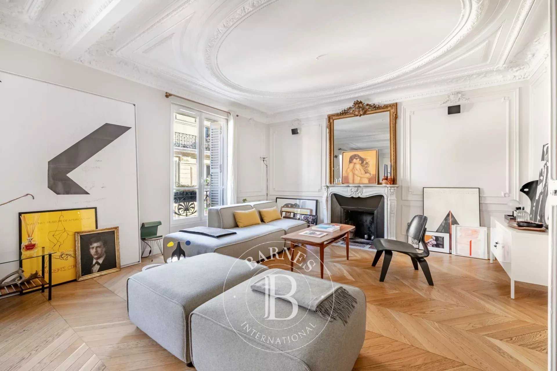 Paris  - Appartement 4 Pi&egrave;ces 2 Chambres