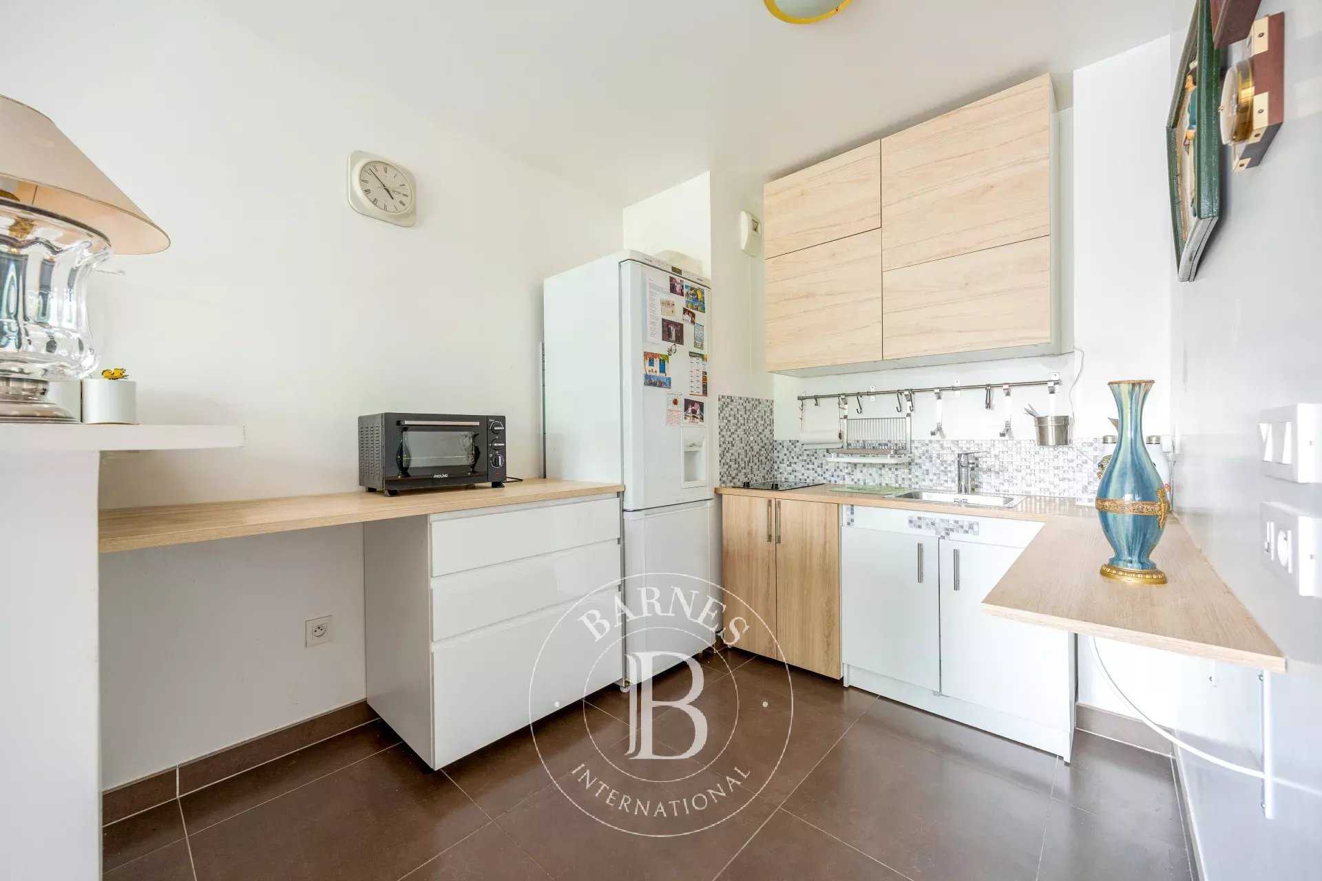 Paris  - Appartement 2 Pi&egrave;ces, 1 Chambre
