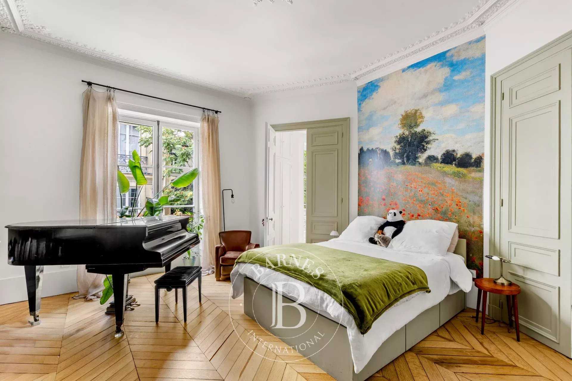 Paris  - Appartement 5 Pièces 3 Chambres