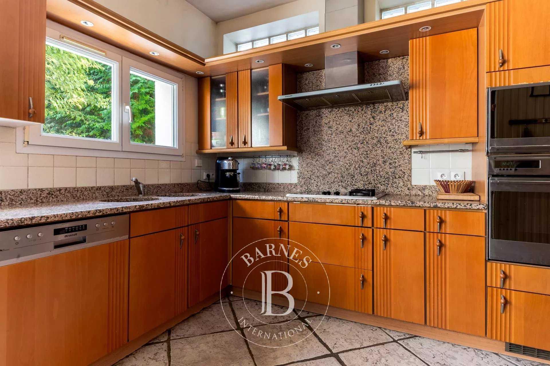 Les Lilas  - Maison 8 Pièces 4 Chambres