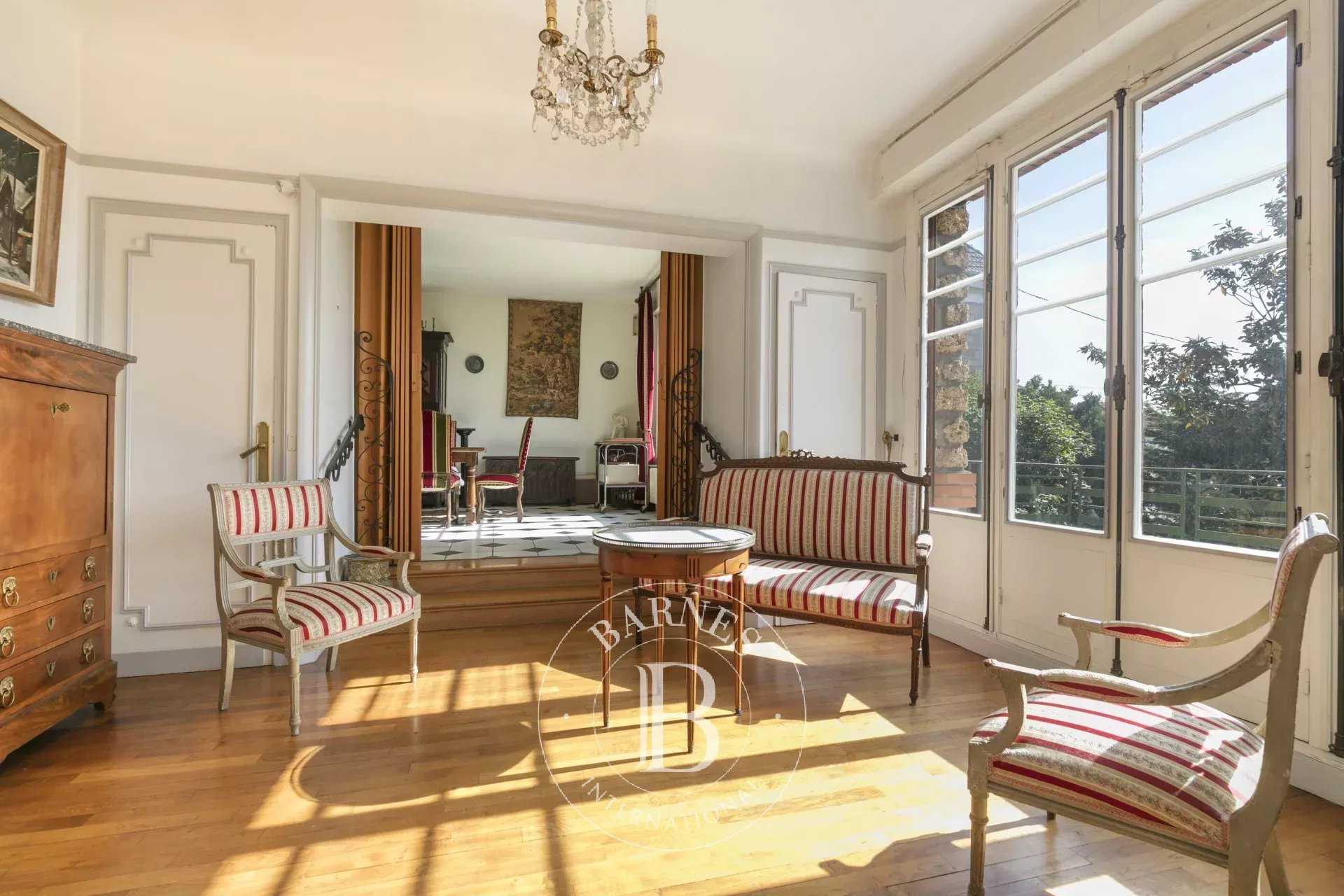 Montreuil  - Maison 5 Pièces 4 Chambres
