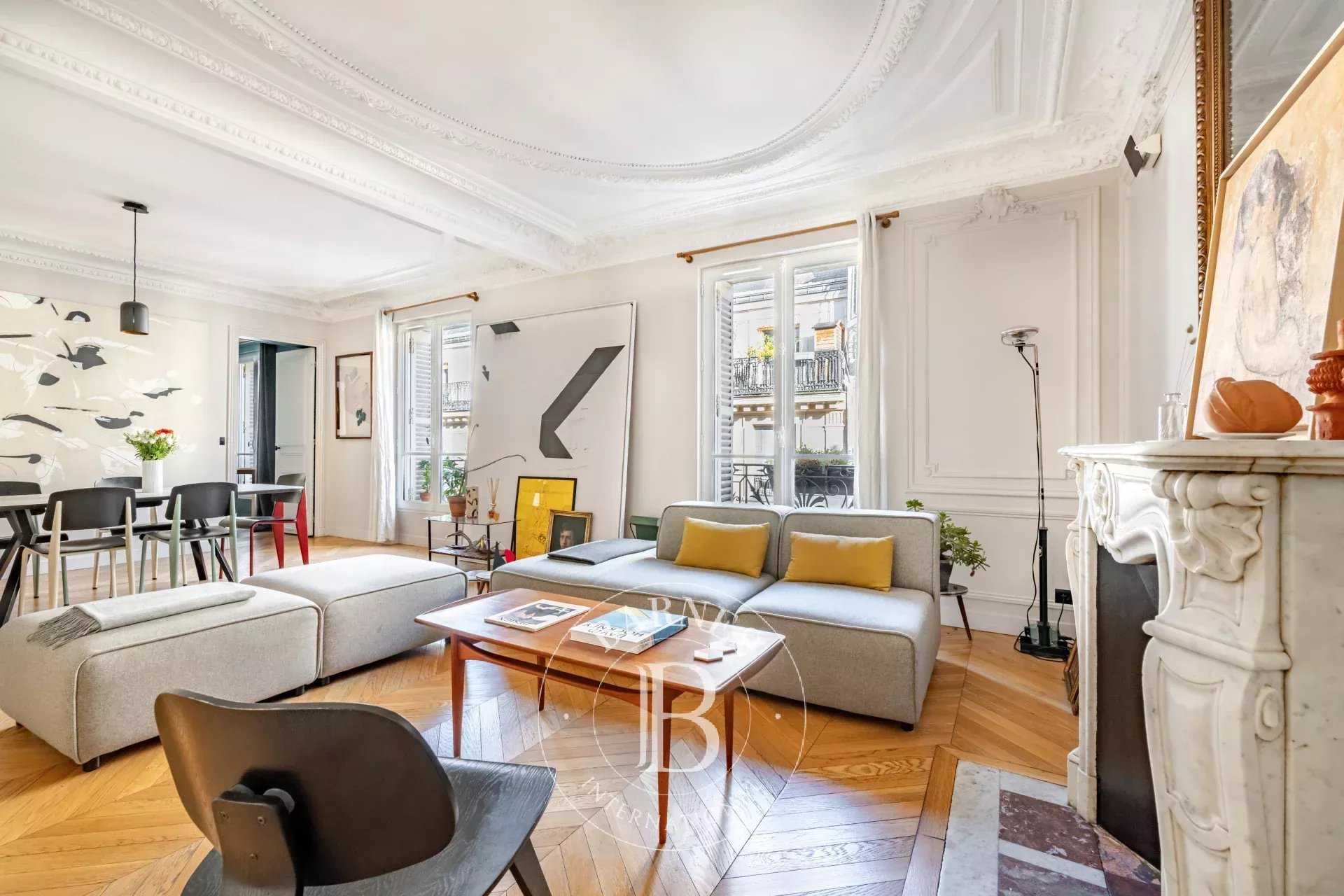 Paris  - Appartement 4 Pi&egrave;ces 2 Chambres