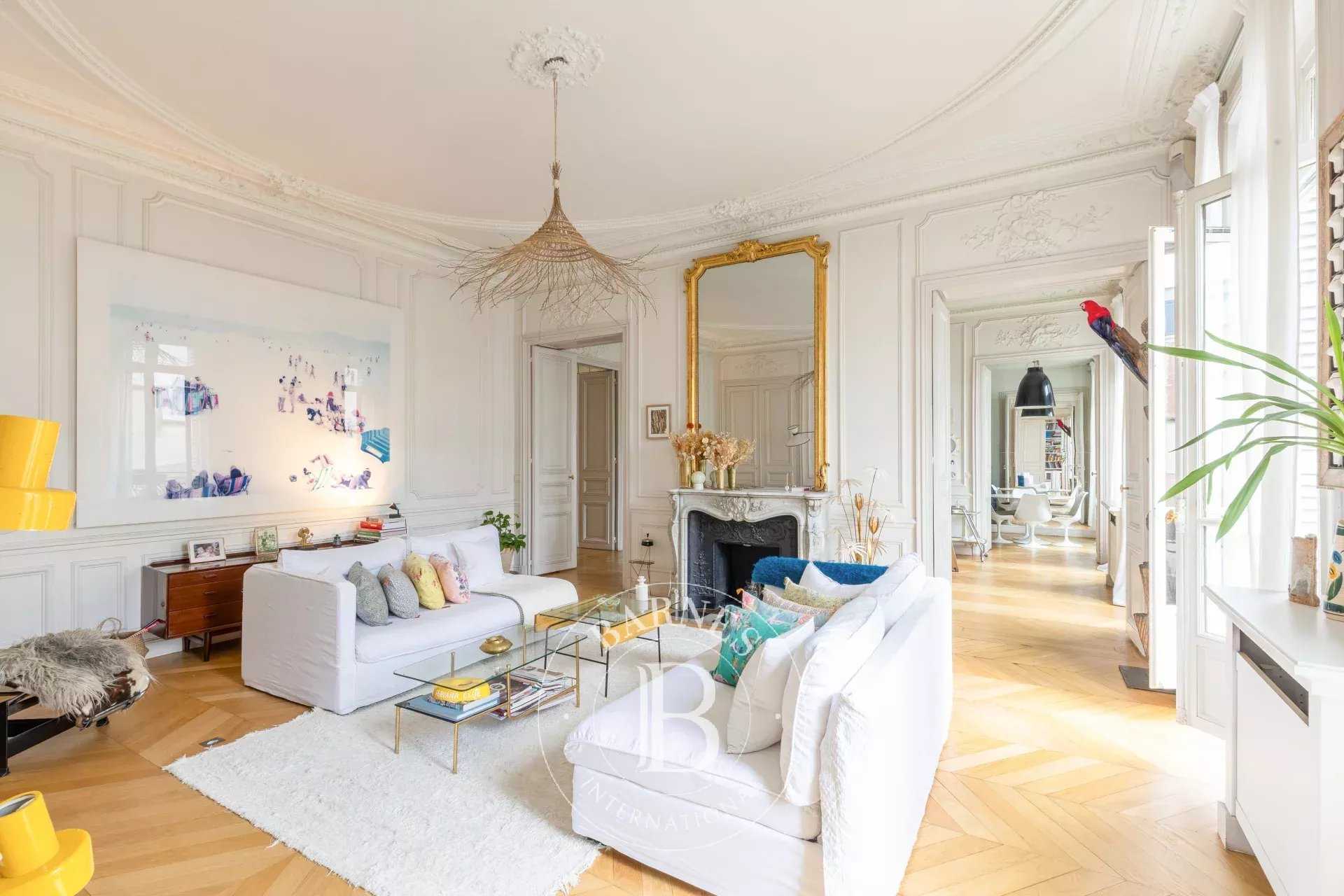 Paris  - Appartement 5 Pi&egrave;ces 4 Chambres