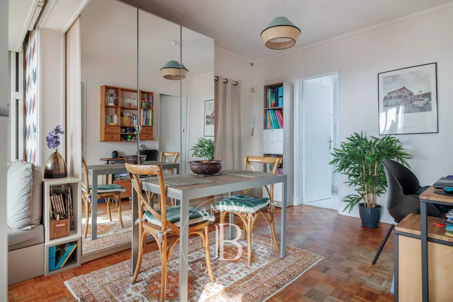 Paris  - Appartement 2 Pièces, 1 Chambre