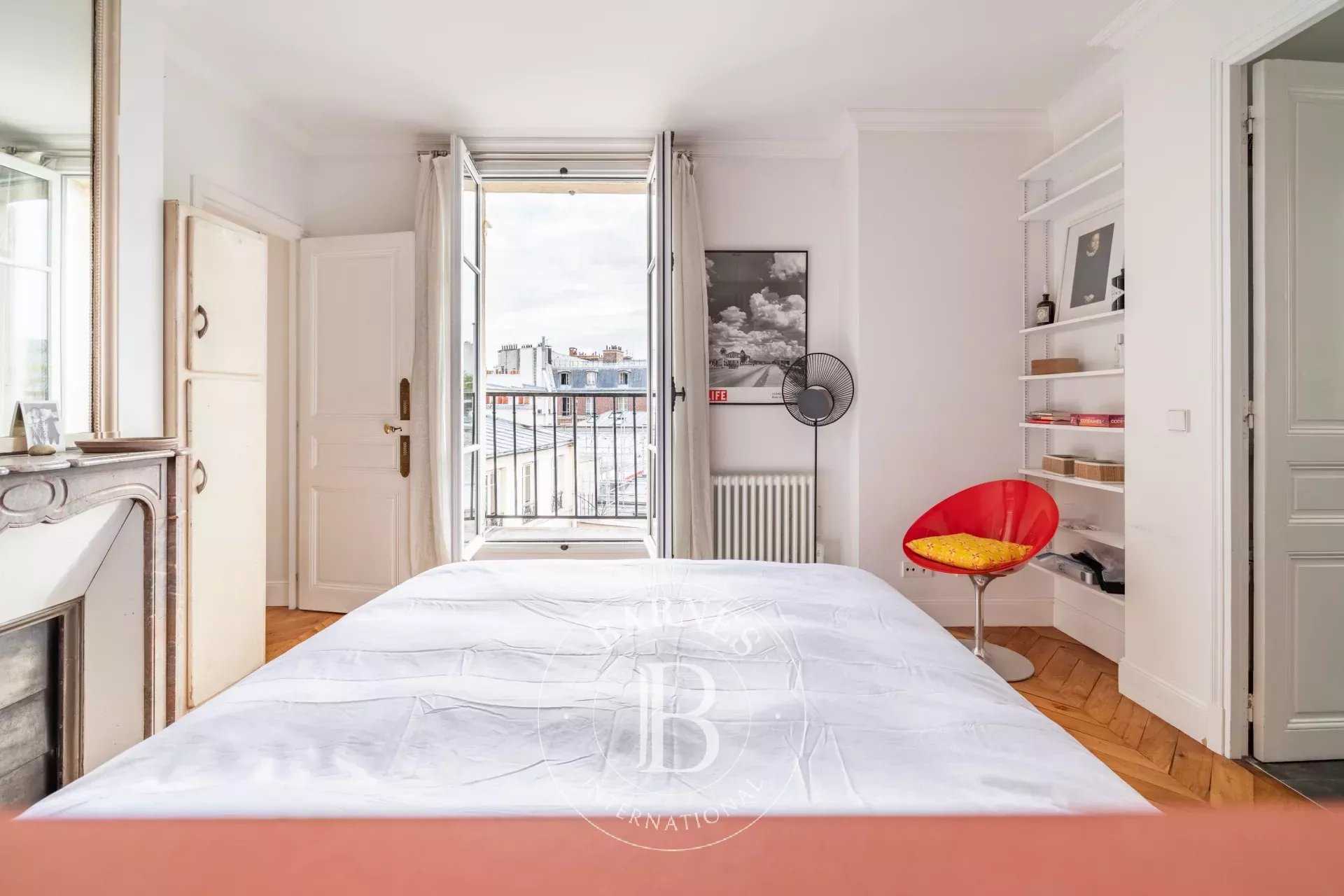 Paris  - Appartement 3 Pièces 2 Chambres