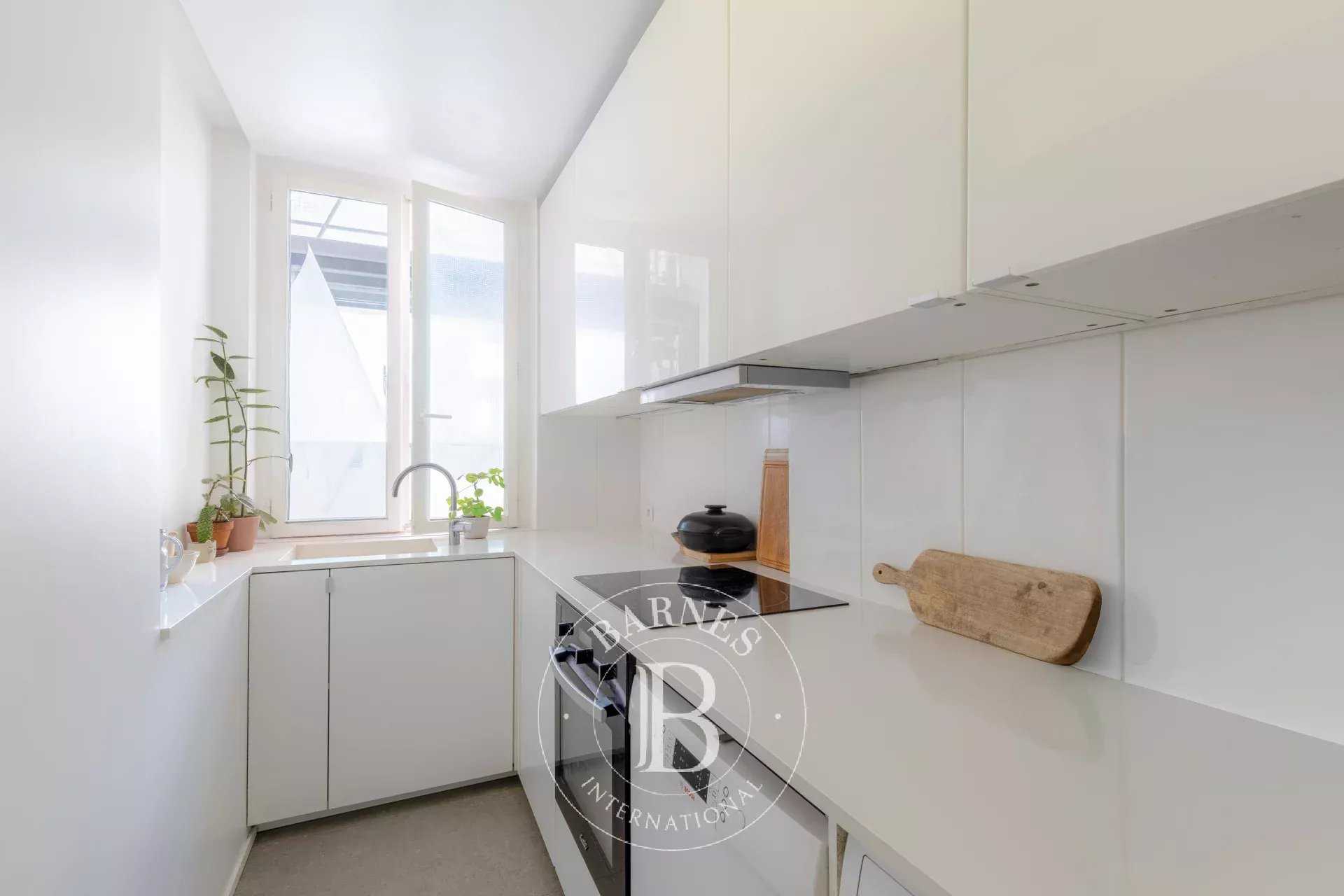 Paris  - Appartement 4 Pi&egrave;ces 2 Chambres