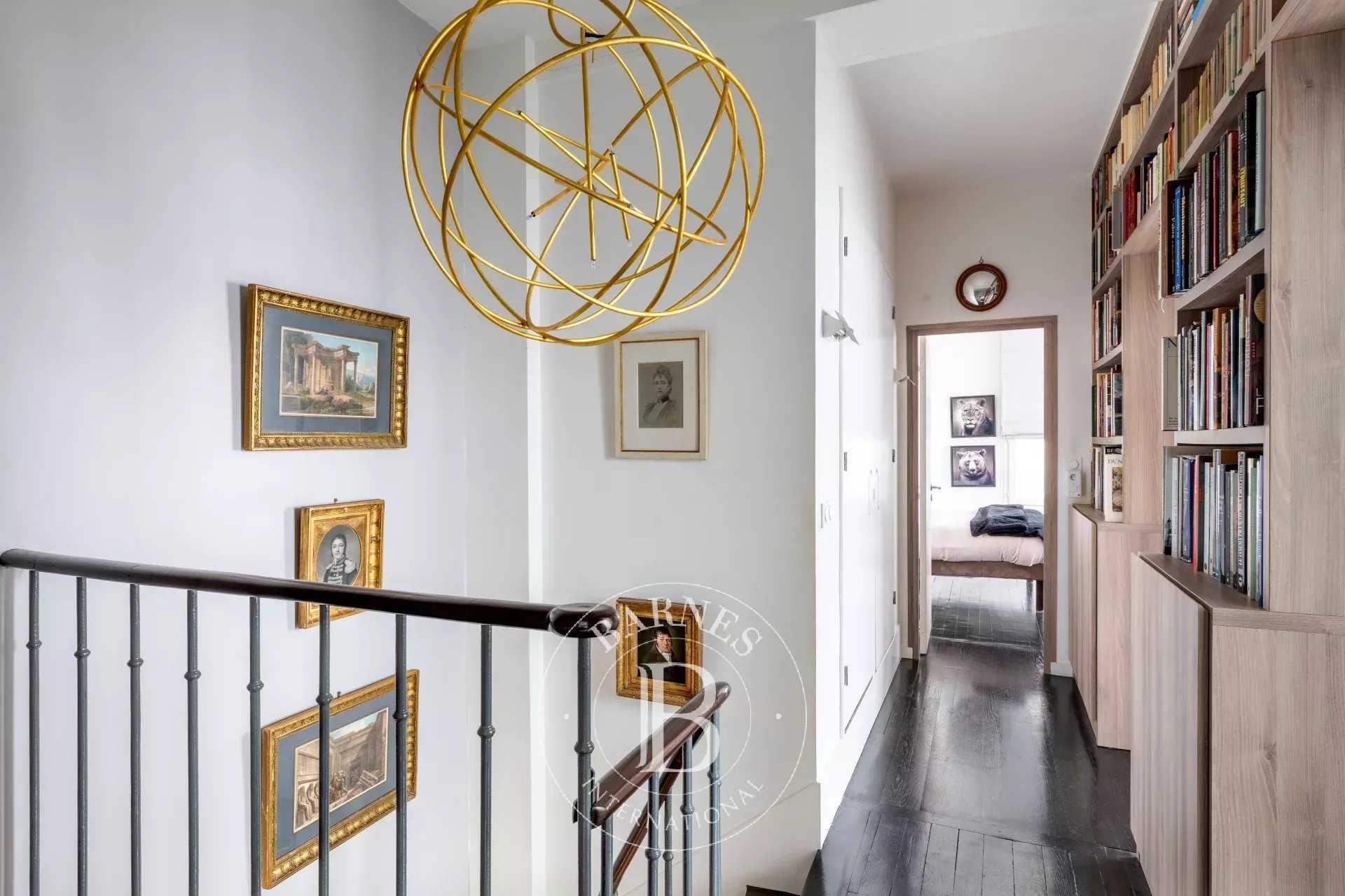 Paris  - Appartement 6 Pièces 3 Chambres