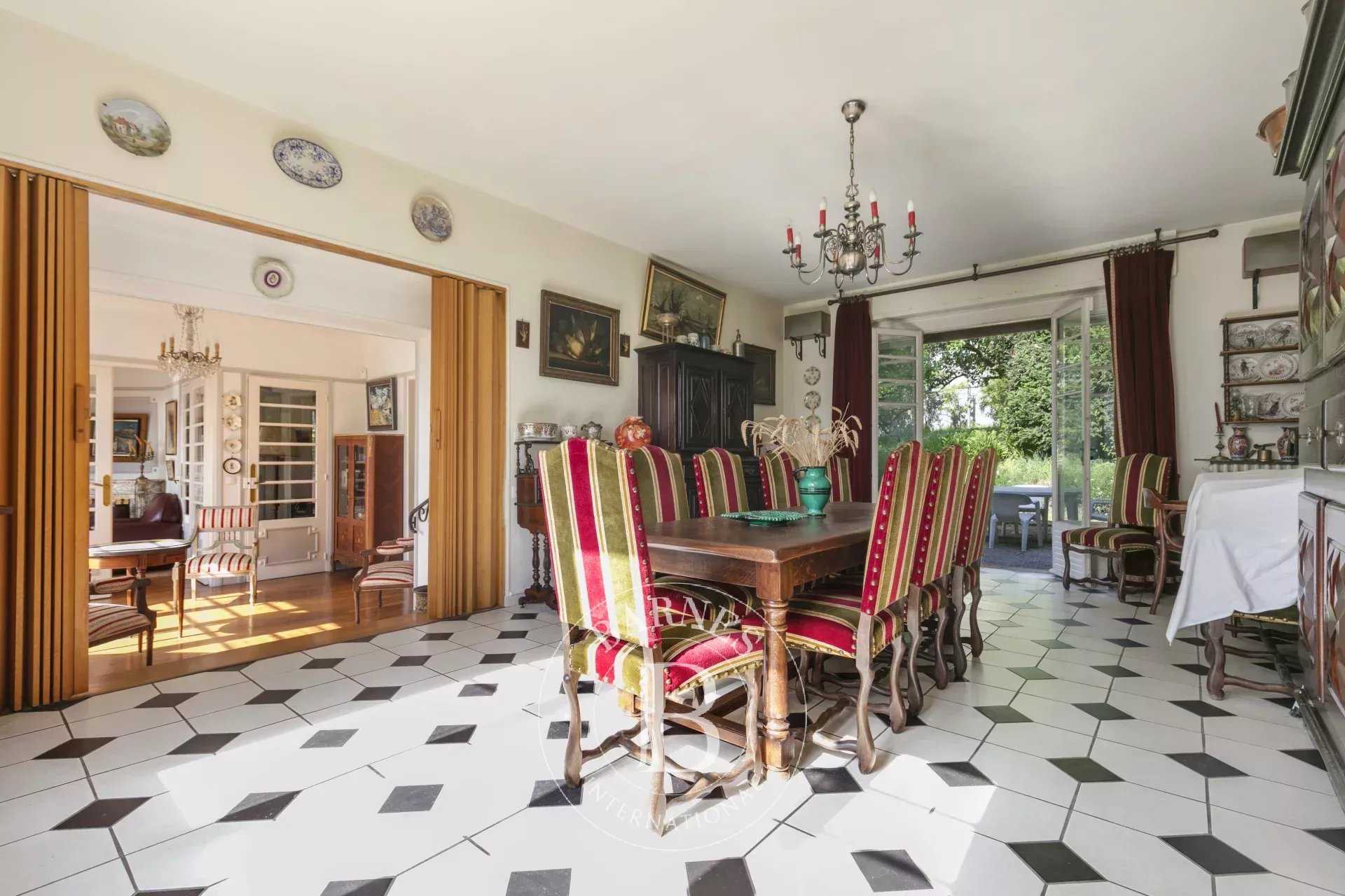 Montreuil  - Maison 5 Pièces 4 Chambres