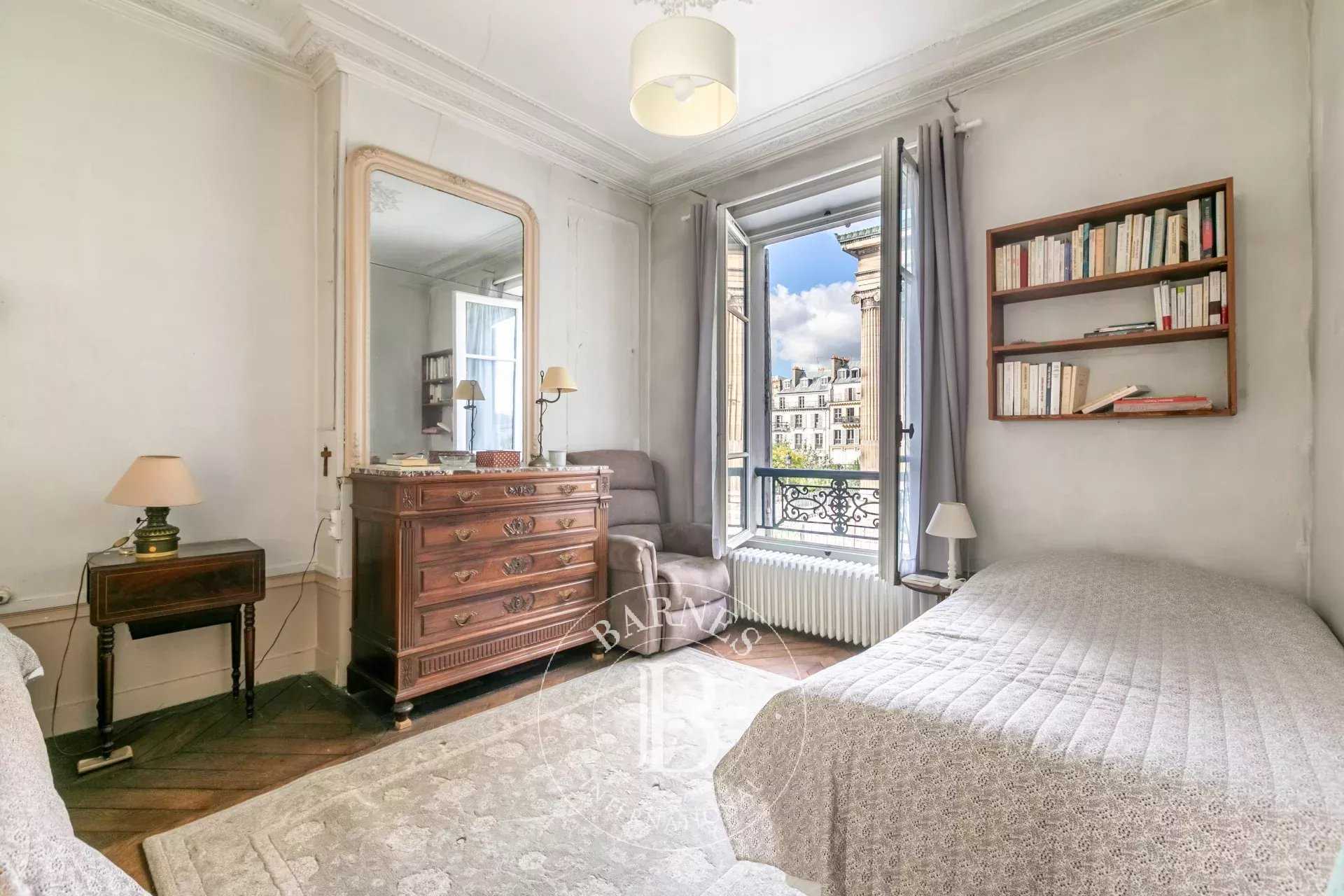 Paris  - Appartement 8 Pièces