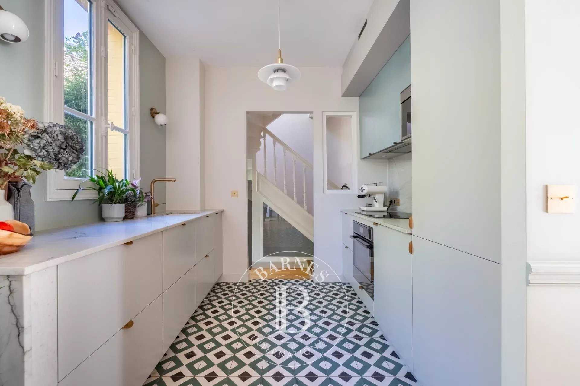 Paris  - Maison 7 Pièces 3 Chambres