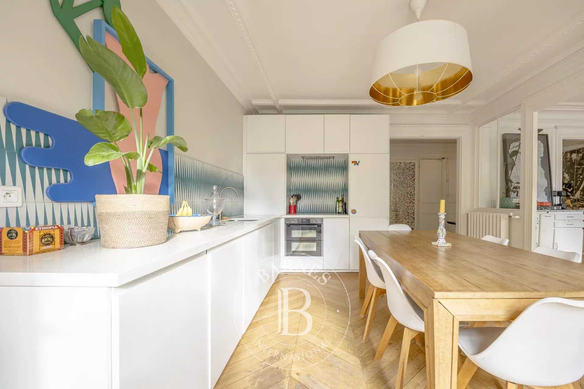 Paris  - Appartement 6 Pièces 4 Chambres