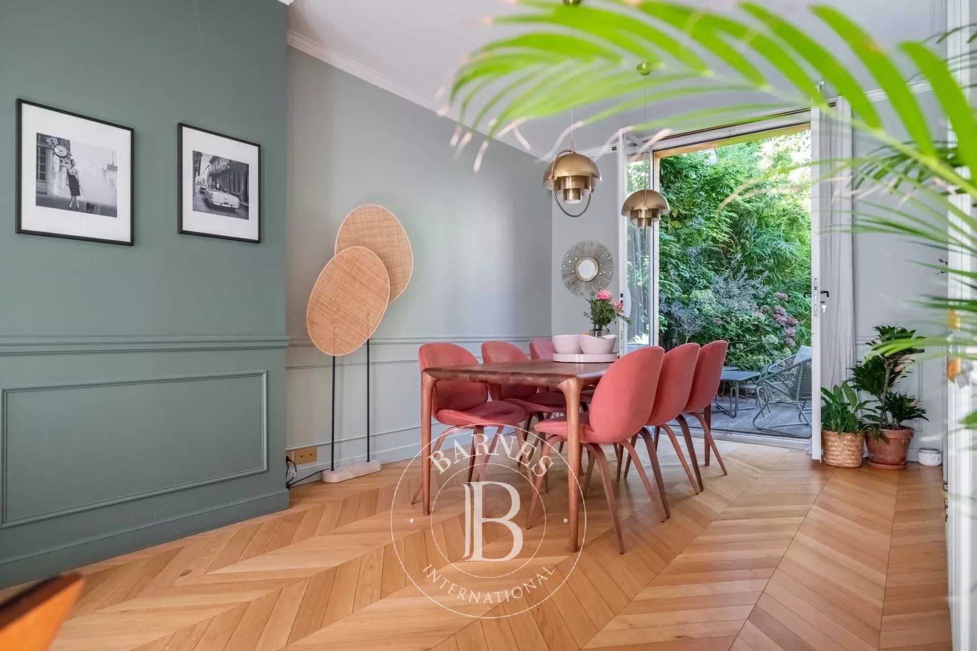 Paris  - Maison 7 Pièces 3 Chambres