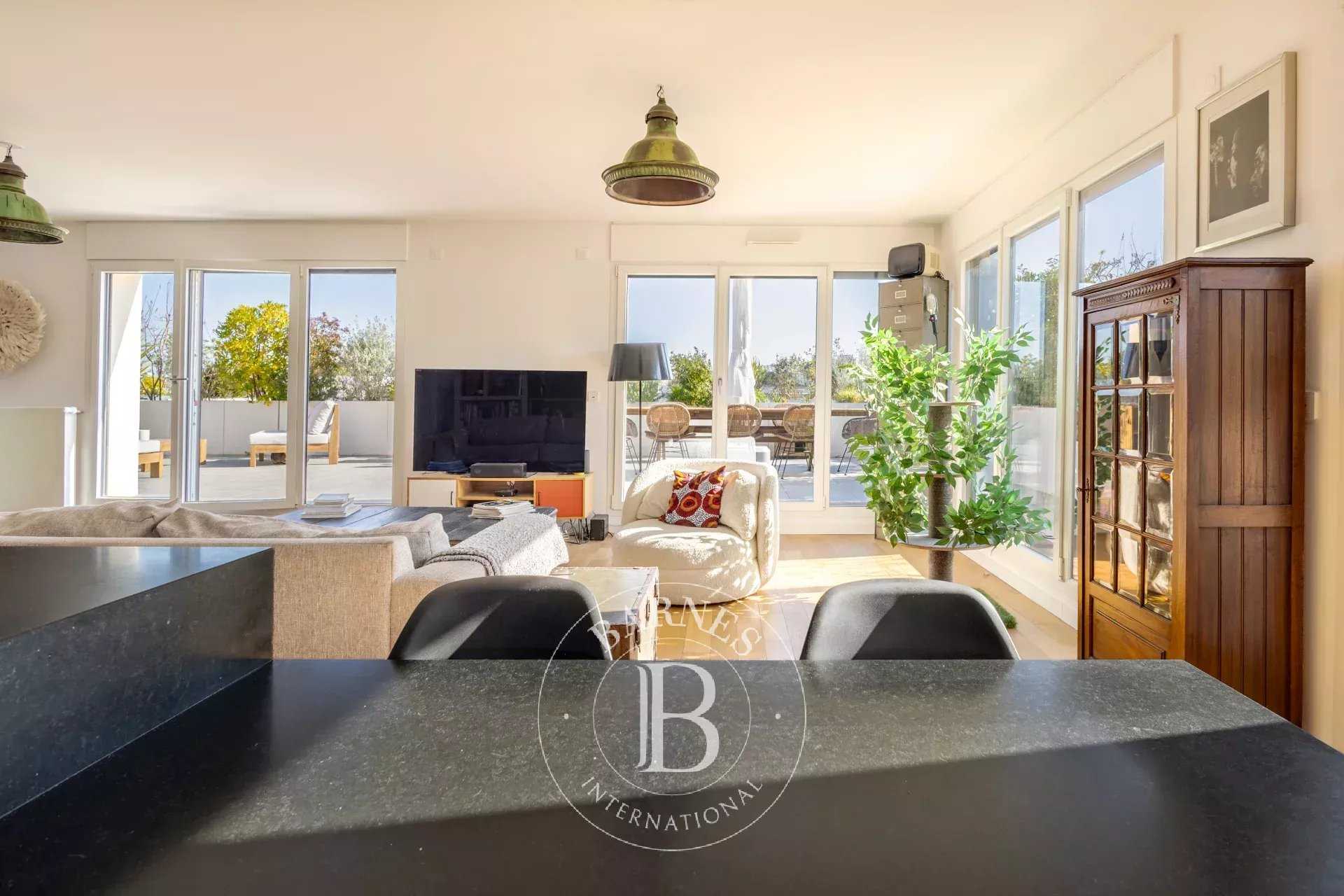 Saint-Ouen-sur-Seine  - Appartement 6 Pi&egrave;ces 4 Chambres