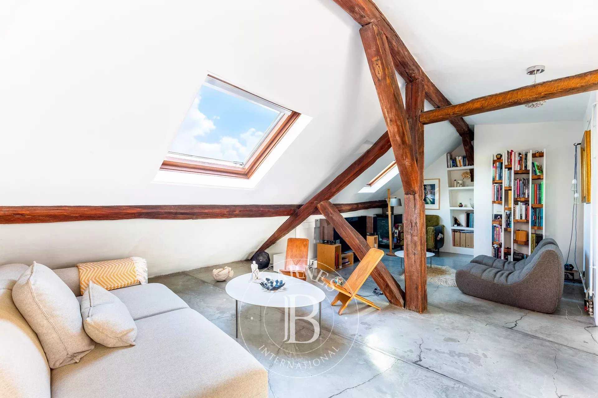 Paris  - Appartement 4 Pièces 2 Chambres