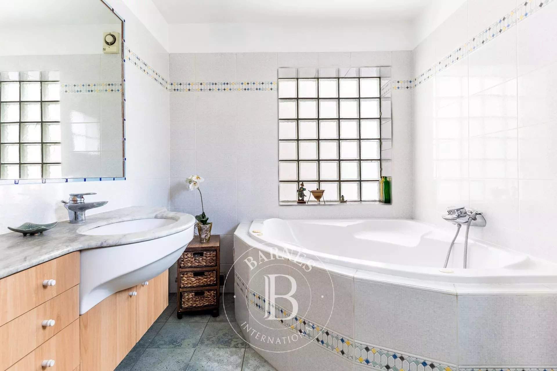 Les Lilas  - Maison 8 Pièces 4 Chambres - picture 16