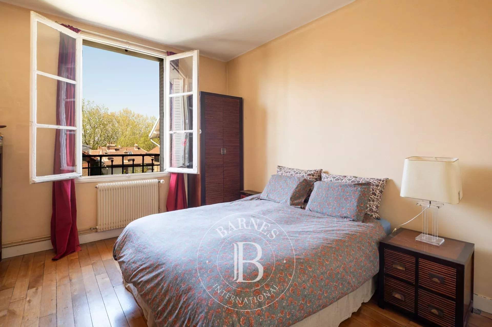 Paris  - House 4 Bedrooms - picture 10