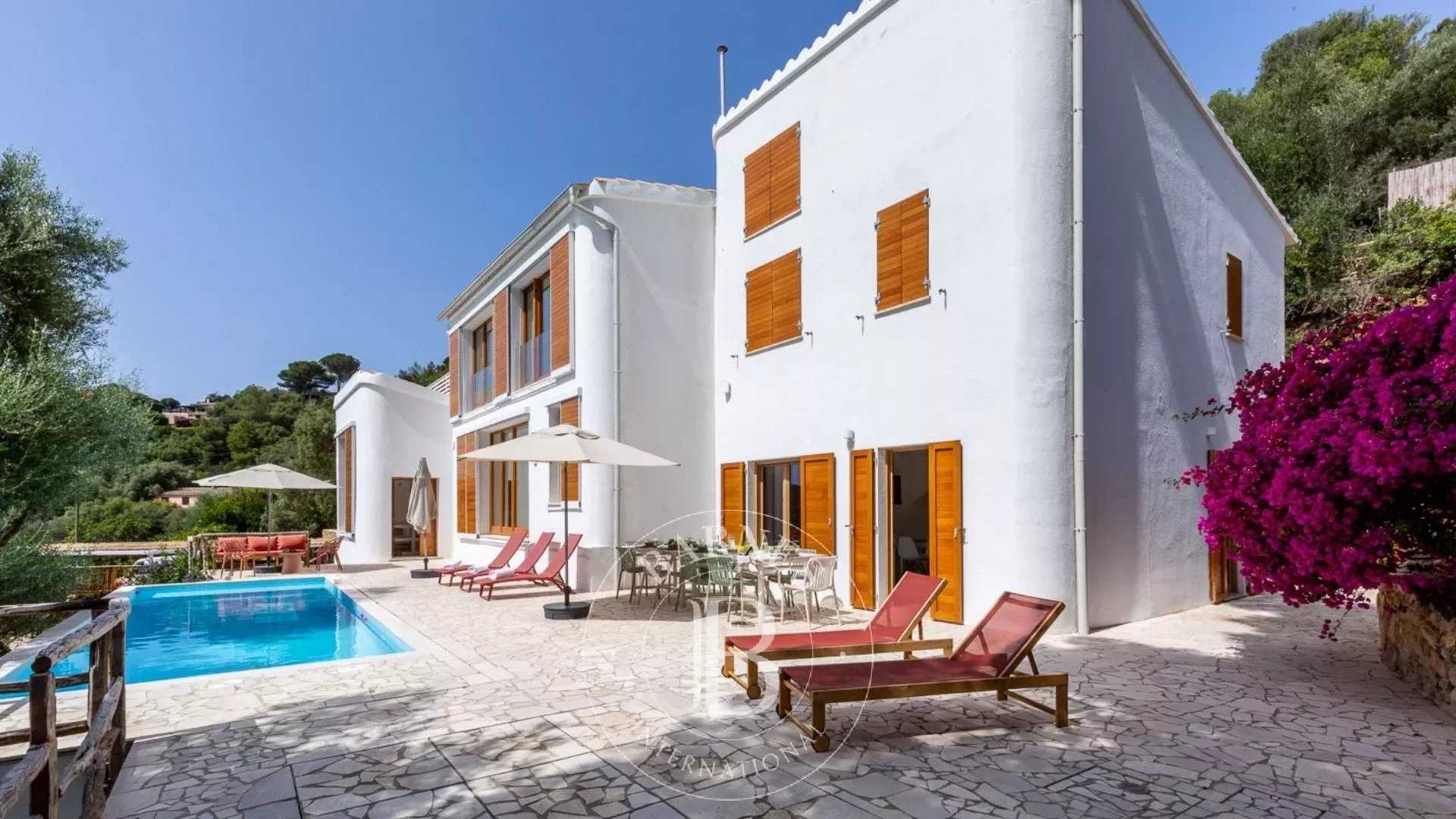 Maracalagonis  - Villa 6 Bedrooms