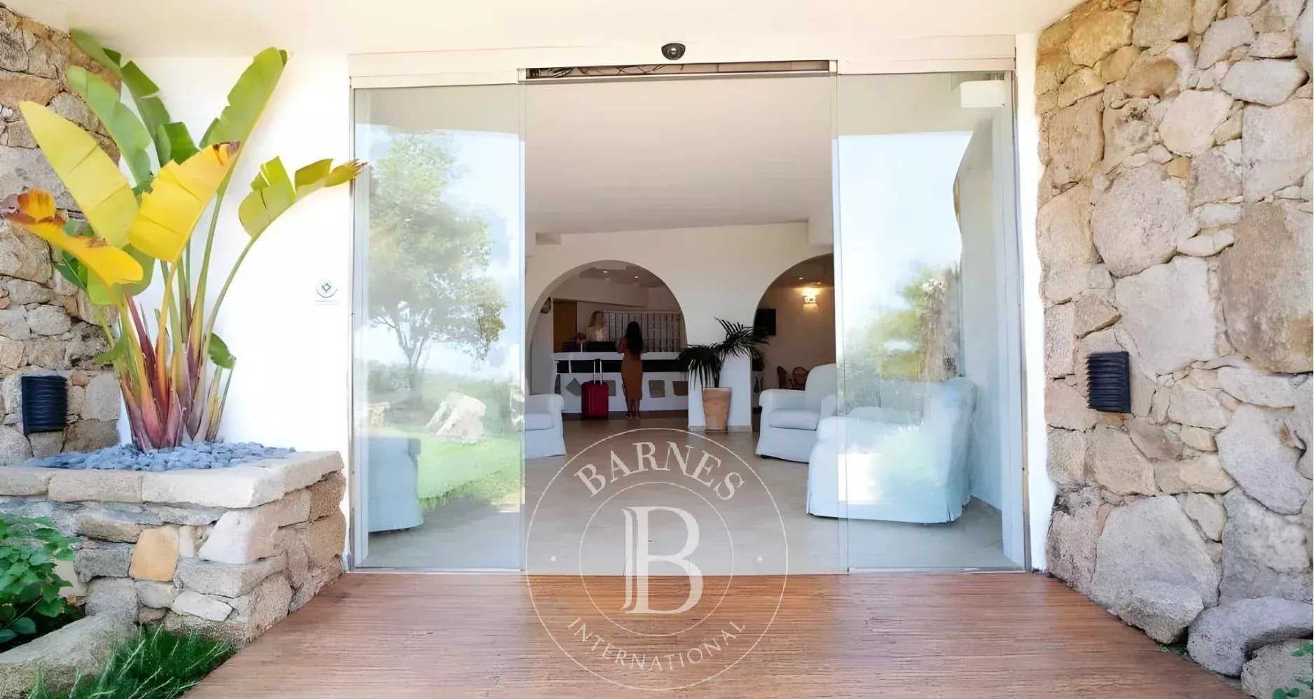 Arzachena  - Hôtel 71 Pi&egrave;ces 71 Chambres