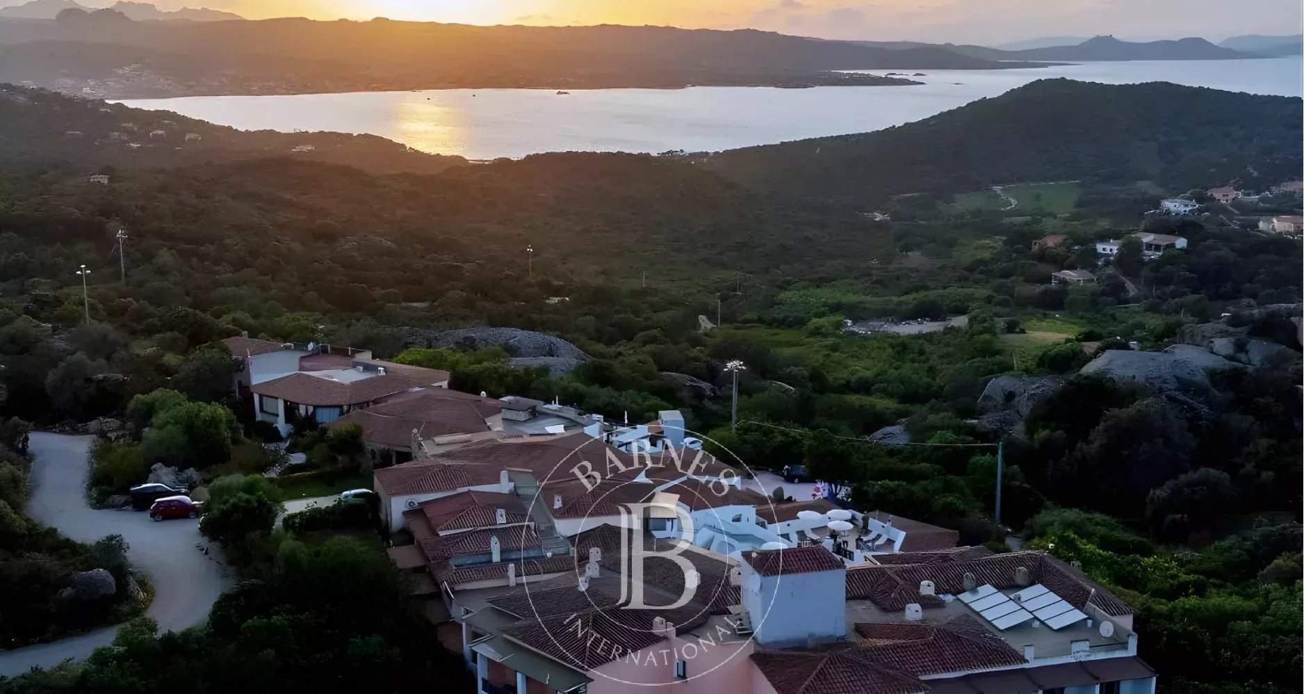 Arzachena  - Hôtel 71 Pi&egrave;ces 71 Chambres - picture 1