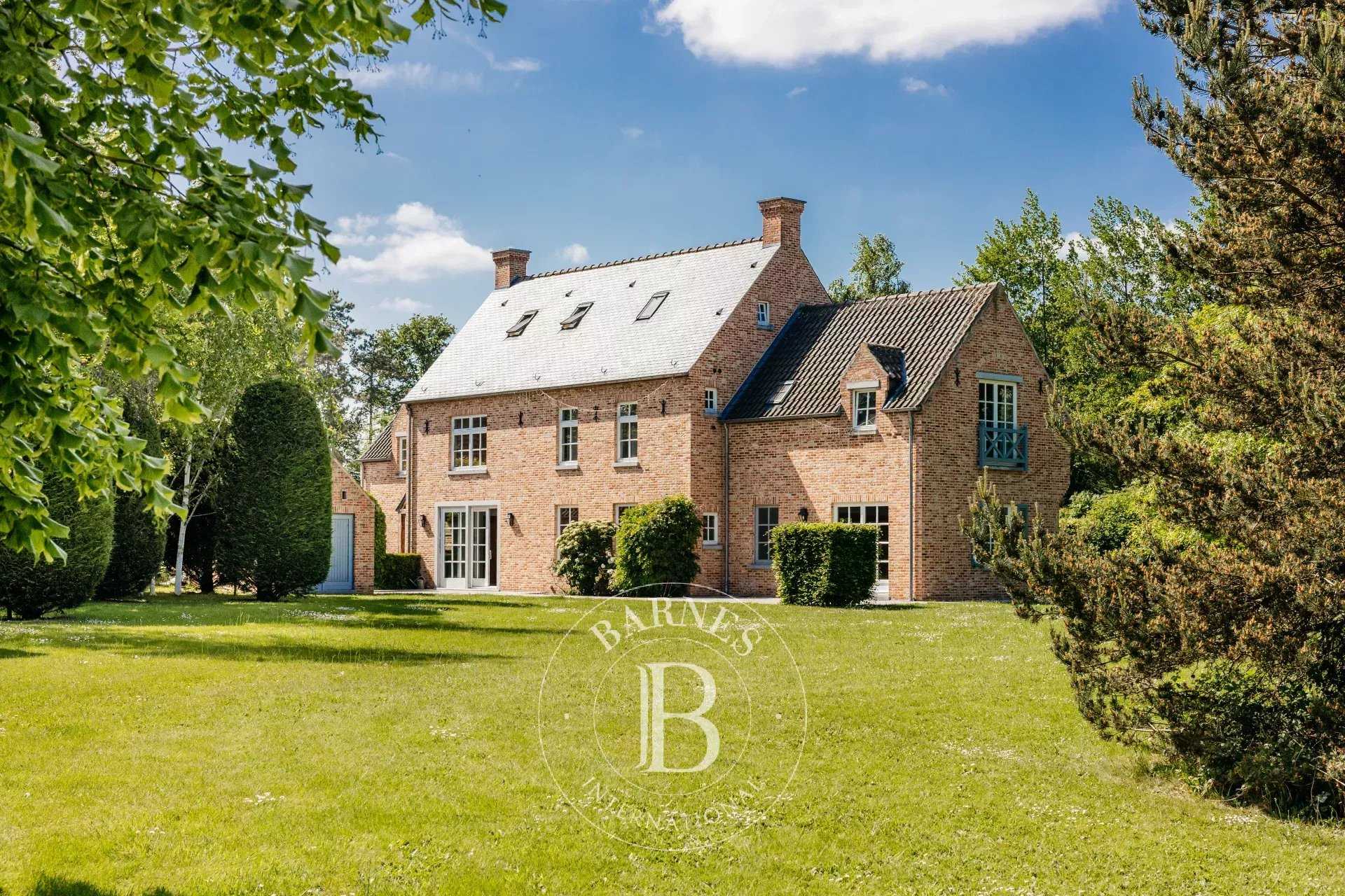 Villa Lasne  -  ref 85978792 (picture 1)