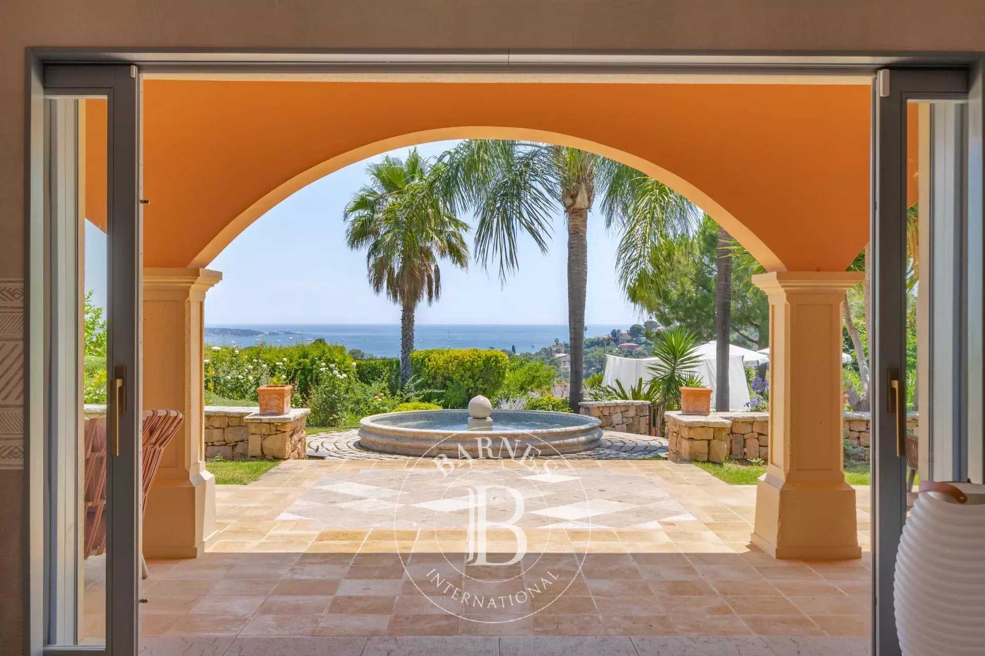 Antibes  - Villa 8 Pi&egrave;ces 5 Chambres