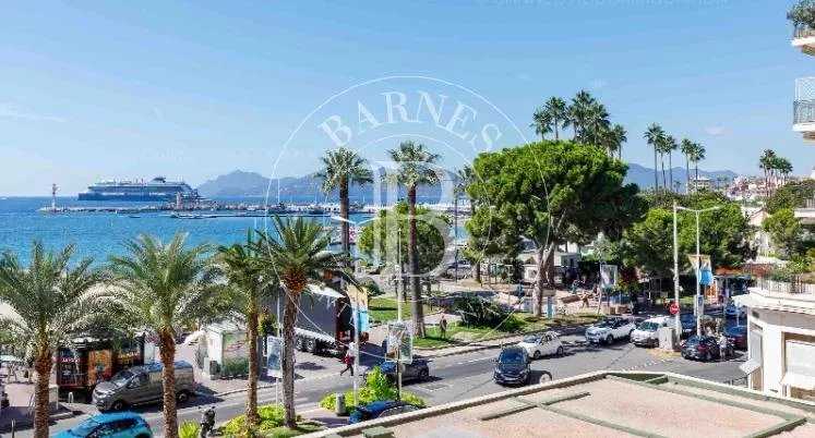 CANNES CROISETTE - TERRACE WITH SEA VIEW - 2 BEDROOMS picture 9