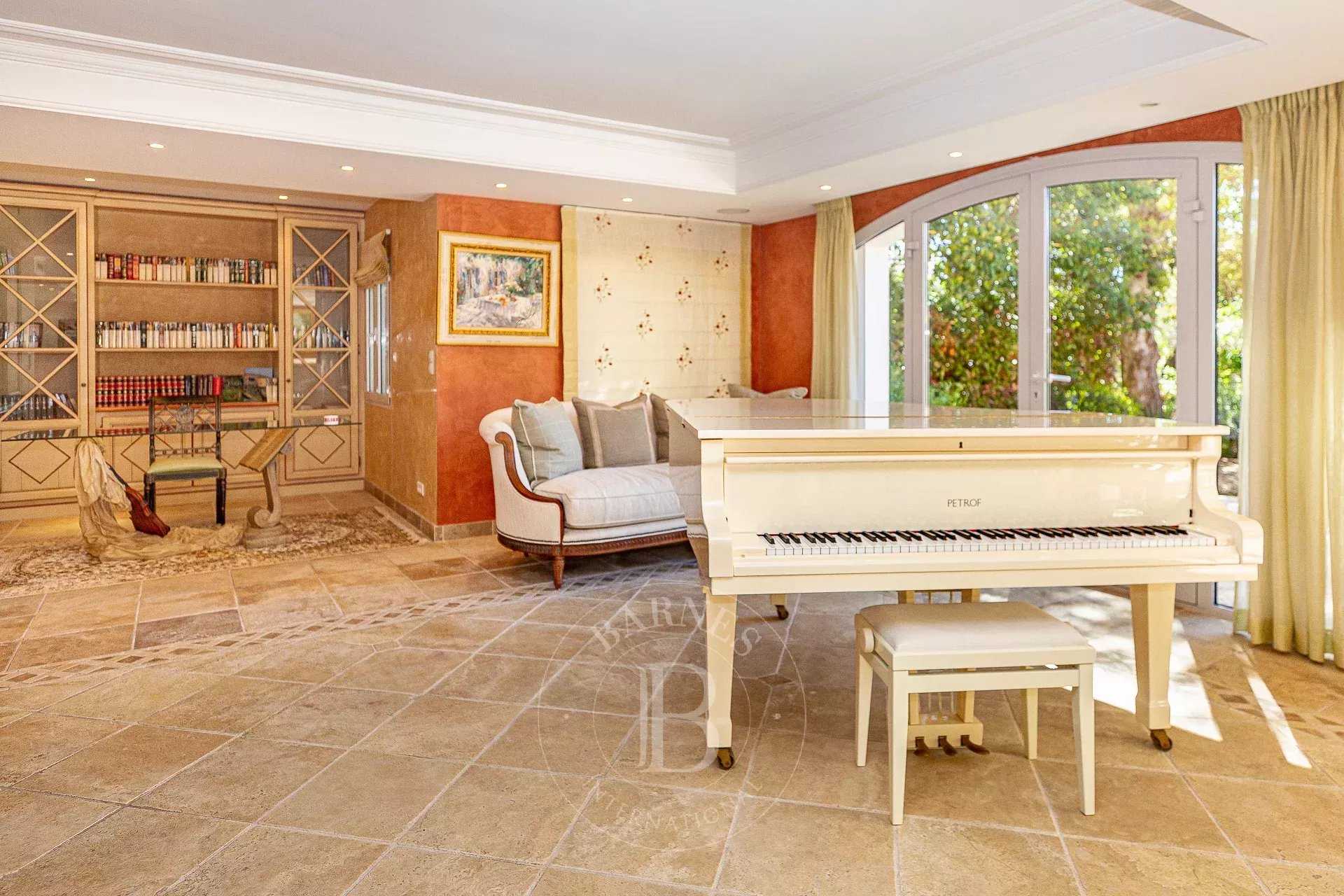 Antibes  - Villa 10 Pièces 7 Chambres