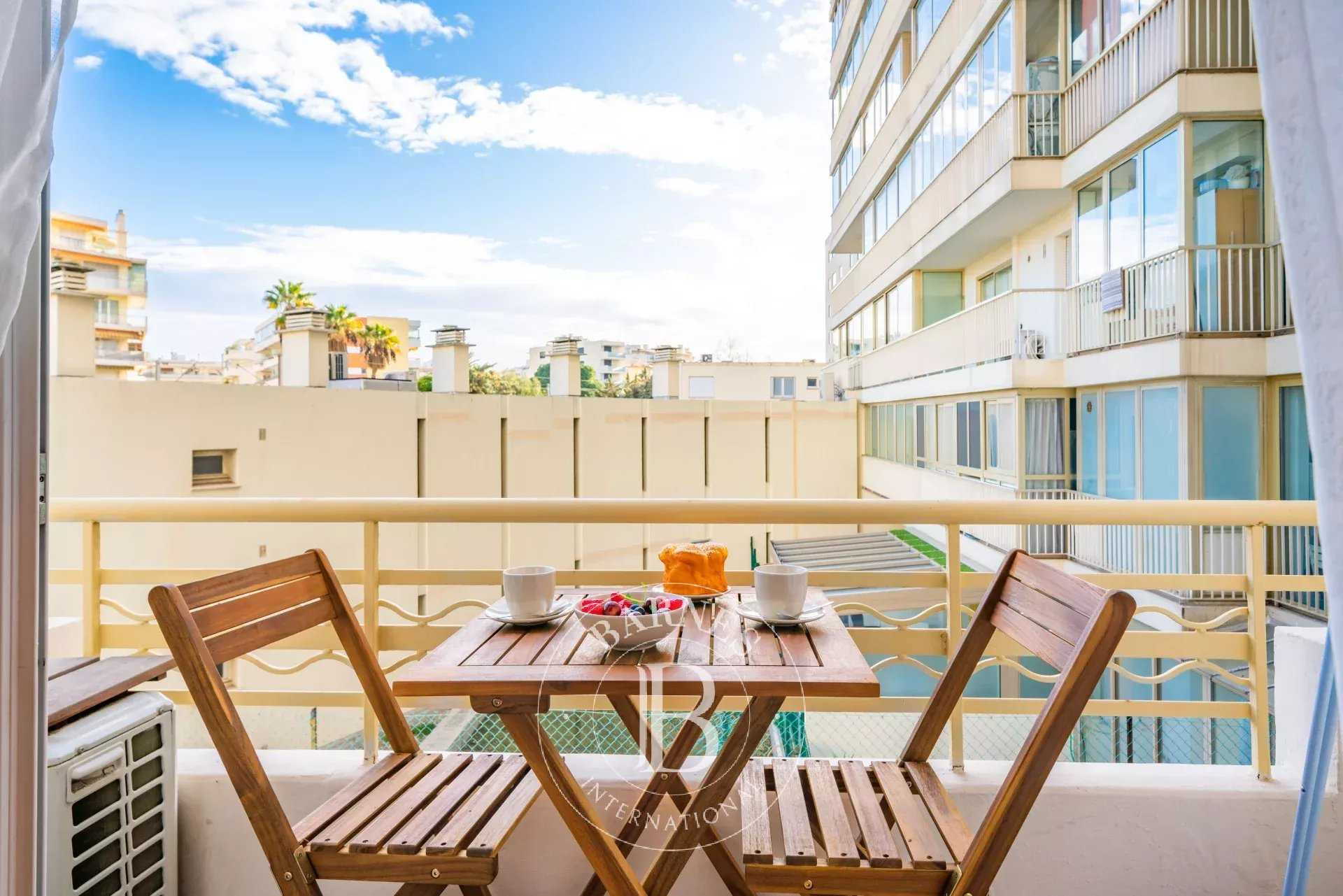 CANNES CROISETTE - BALCON VUE MER LATERALE - 1 CHAMBRE picture 7