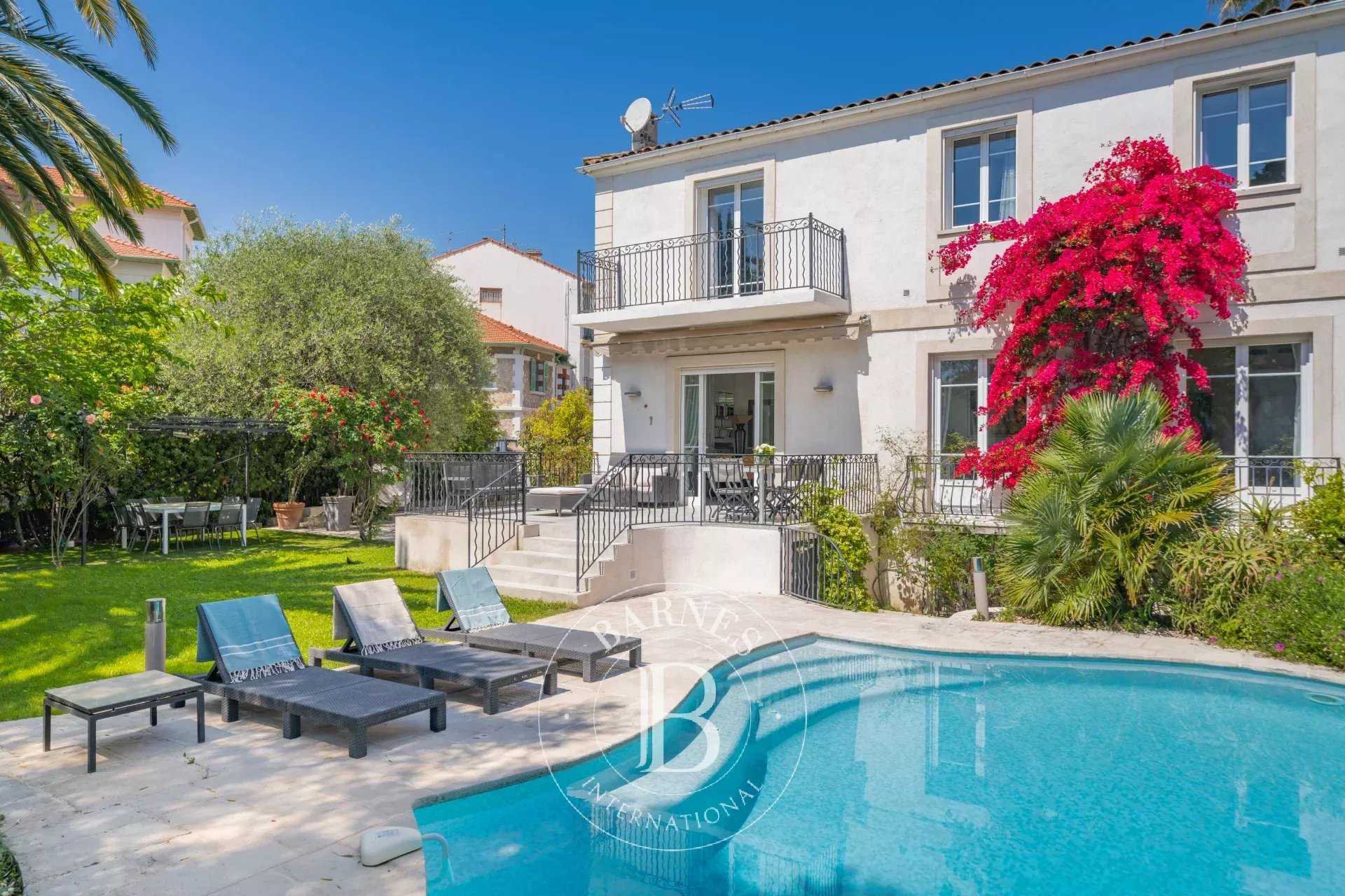 Cannes  - Villa 8 Pi&egrave;ces 6 Chambres